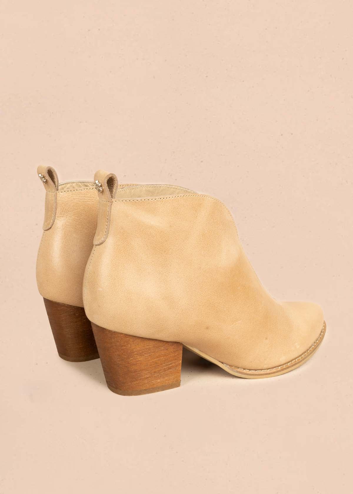 Botines en cuero color beige 105873