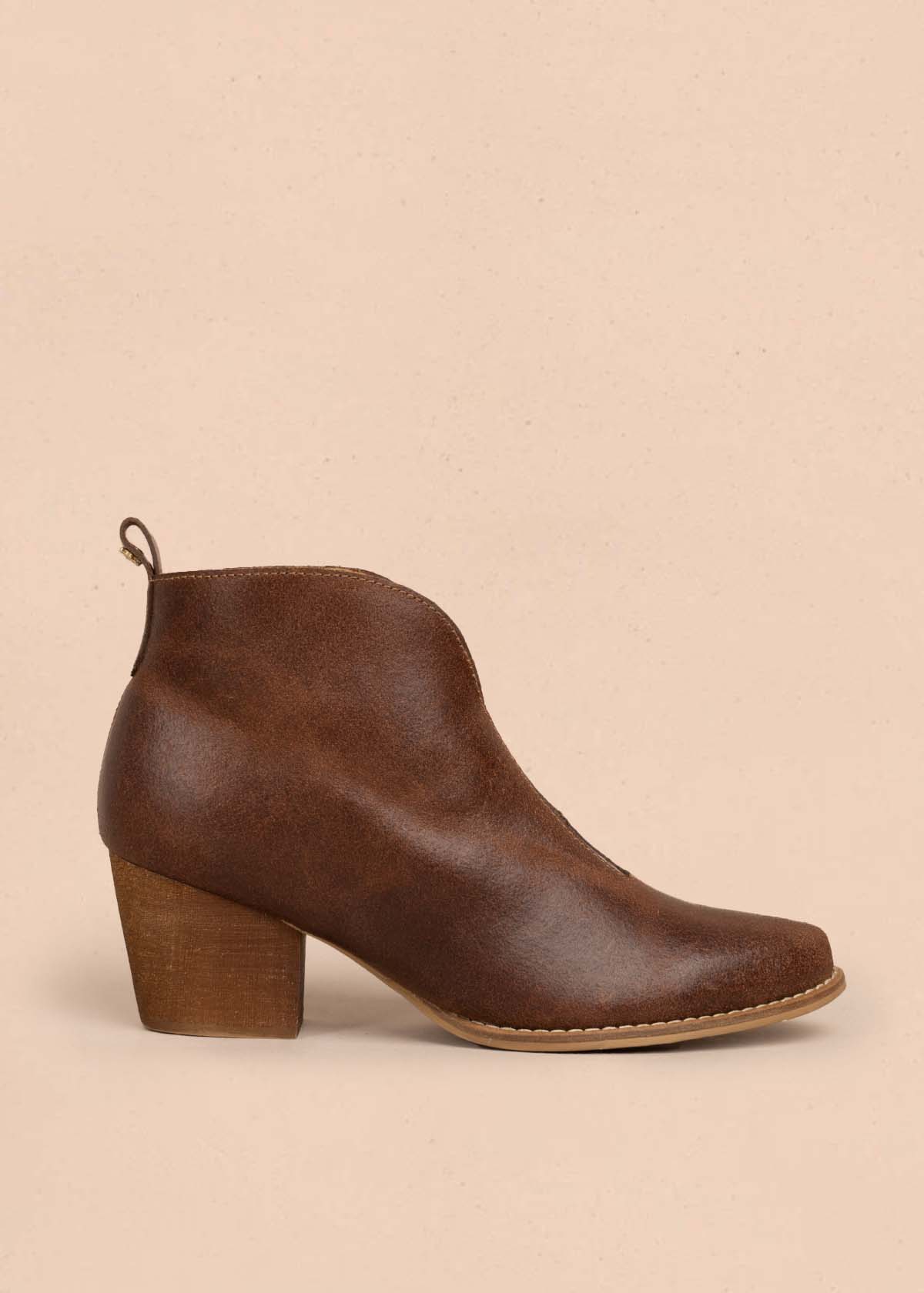Botines en cuero color café 105873