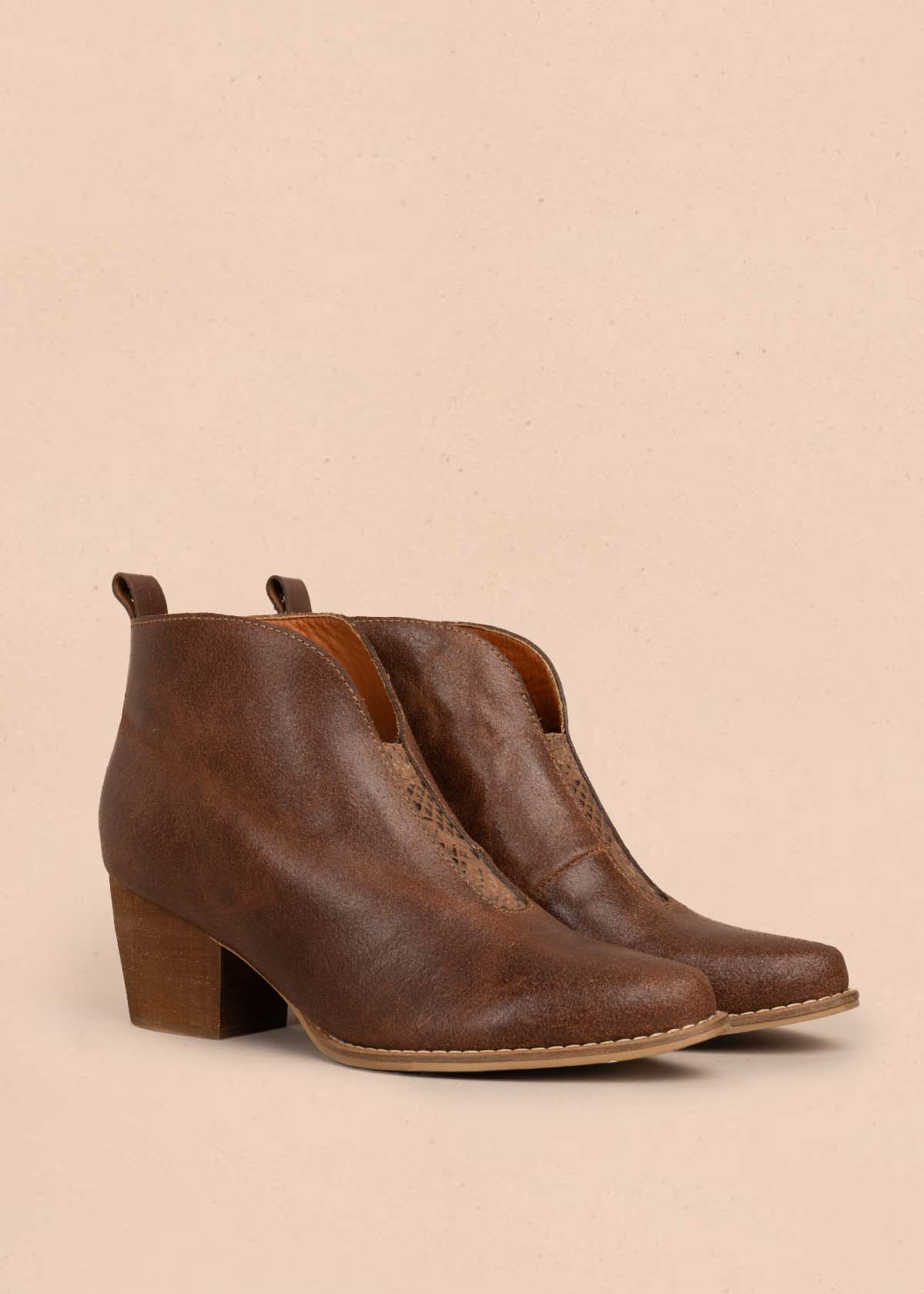 Botines en cuero color café 105873