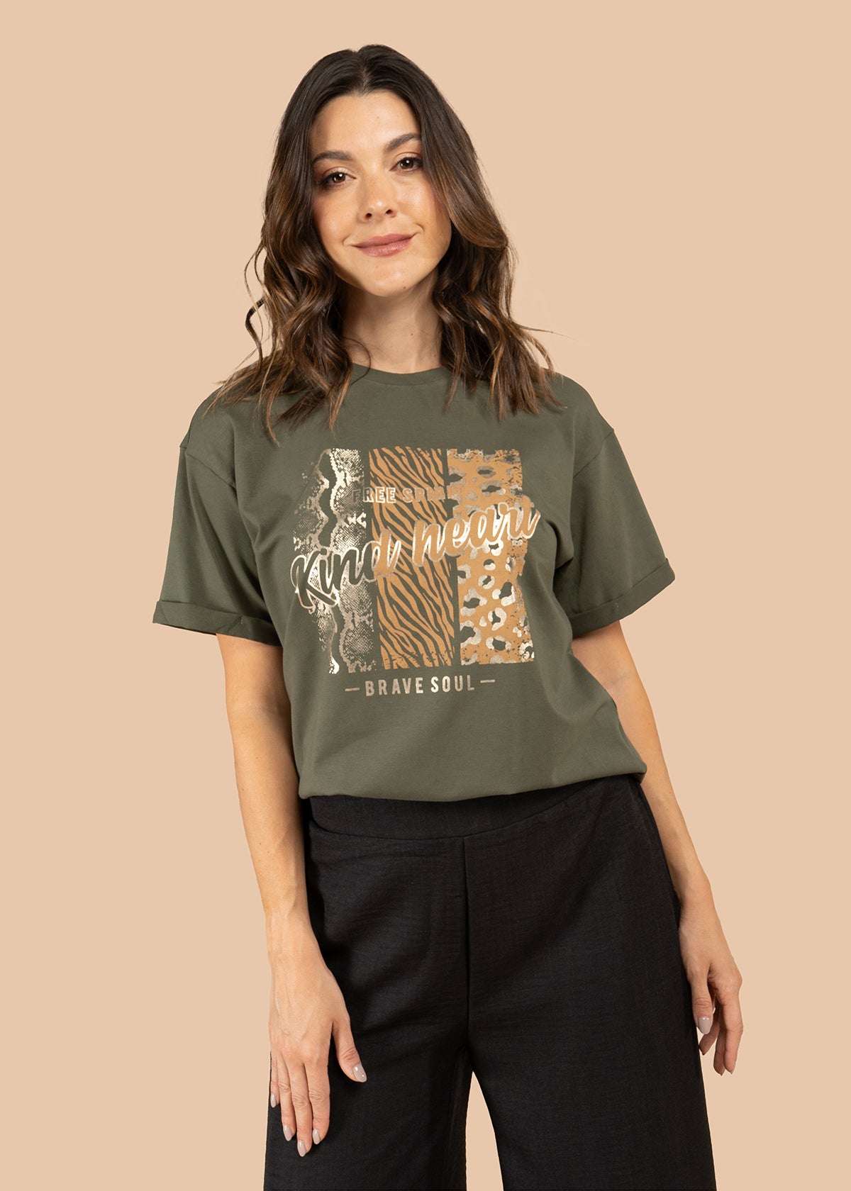 Camiseta color verde con estampado de animal print 105882