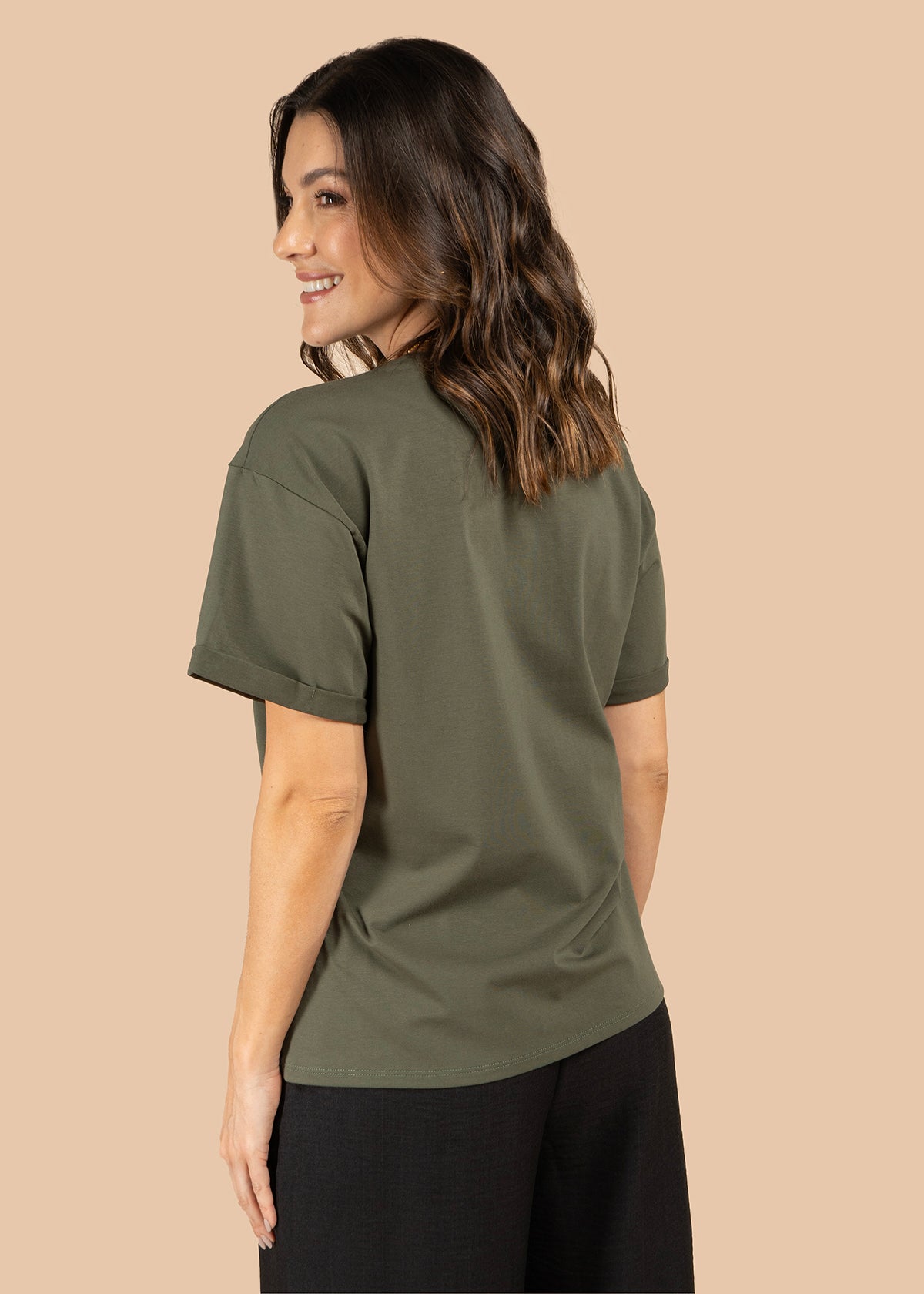 Camiseta color verde con estampado de animal print 105882