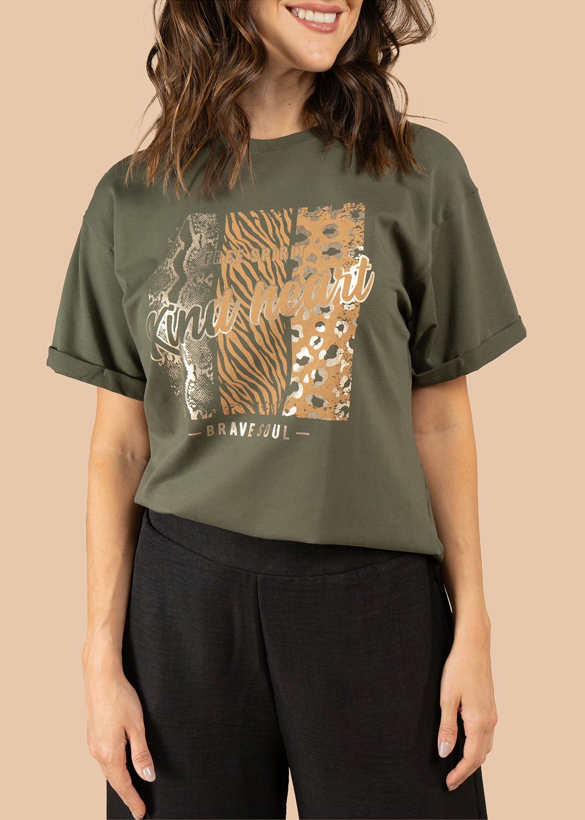 Camiseta color verde con estampado de animal print 105882