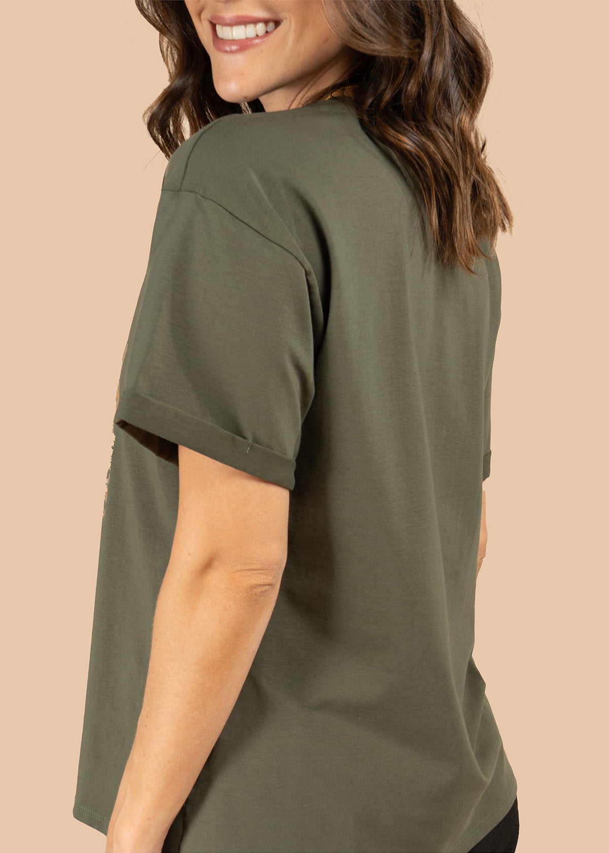 Camiseta color verde con estampado de animal print 105882