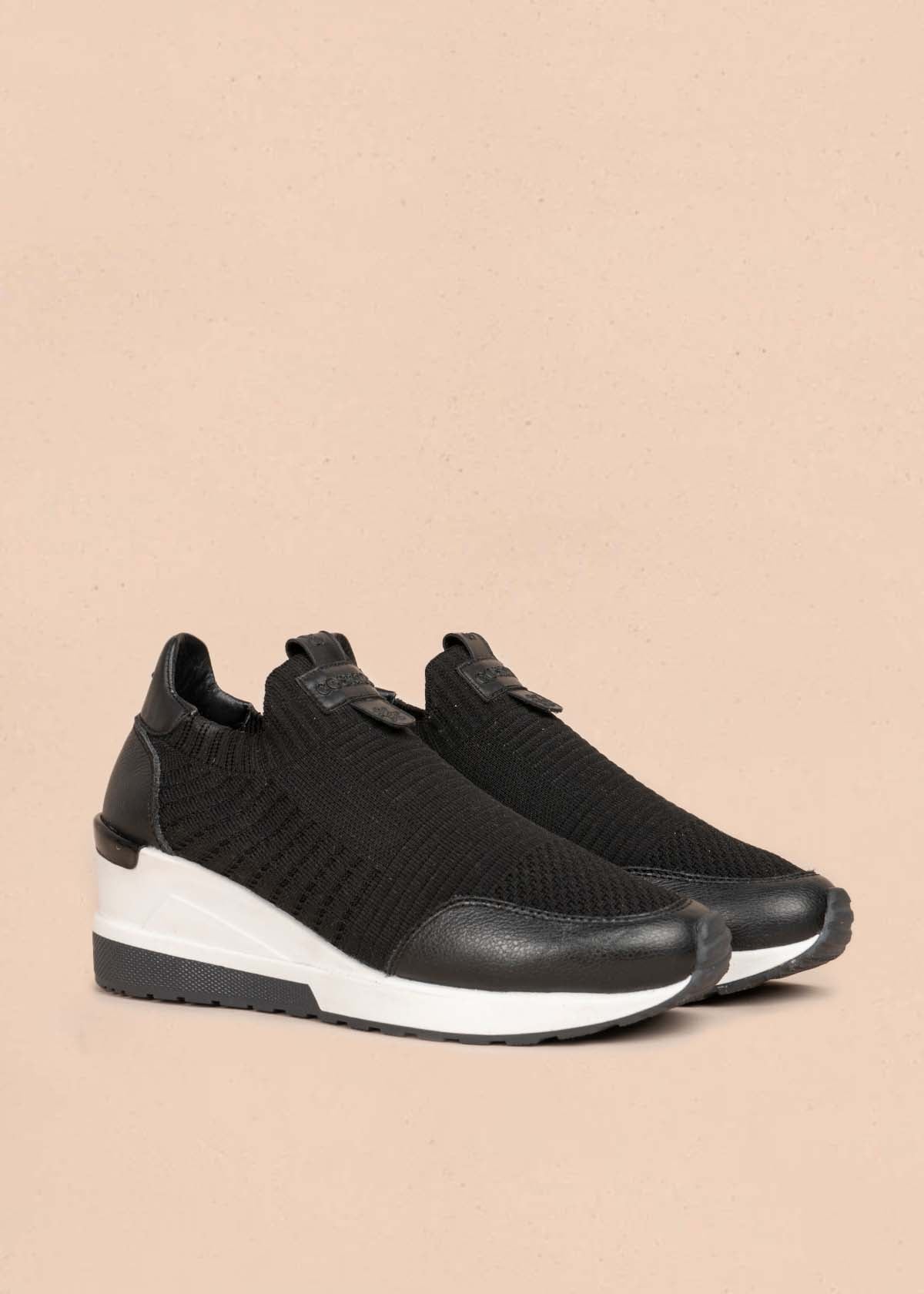 Deportivo en cuero color negro con plataforma 105907