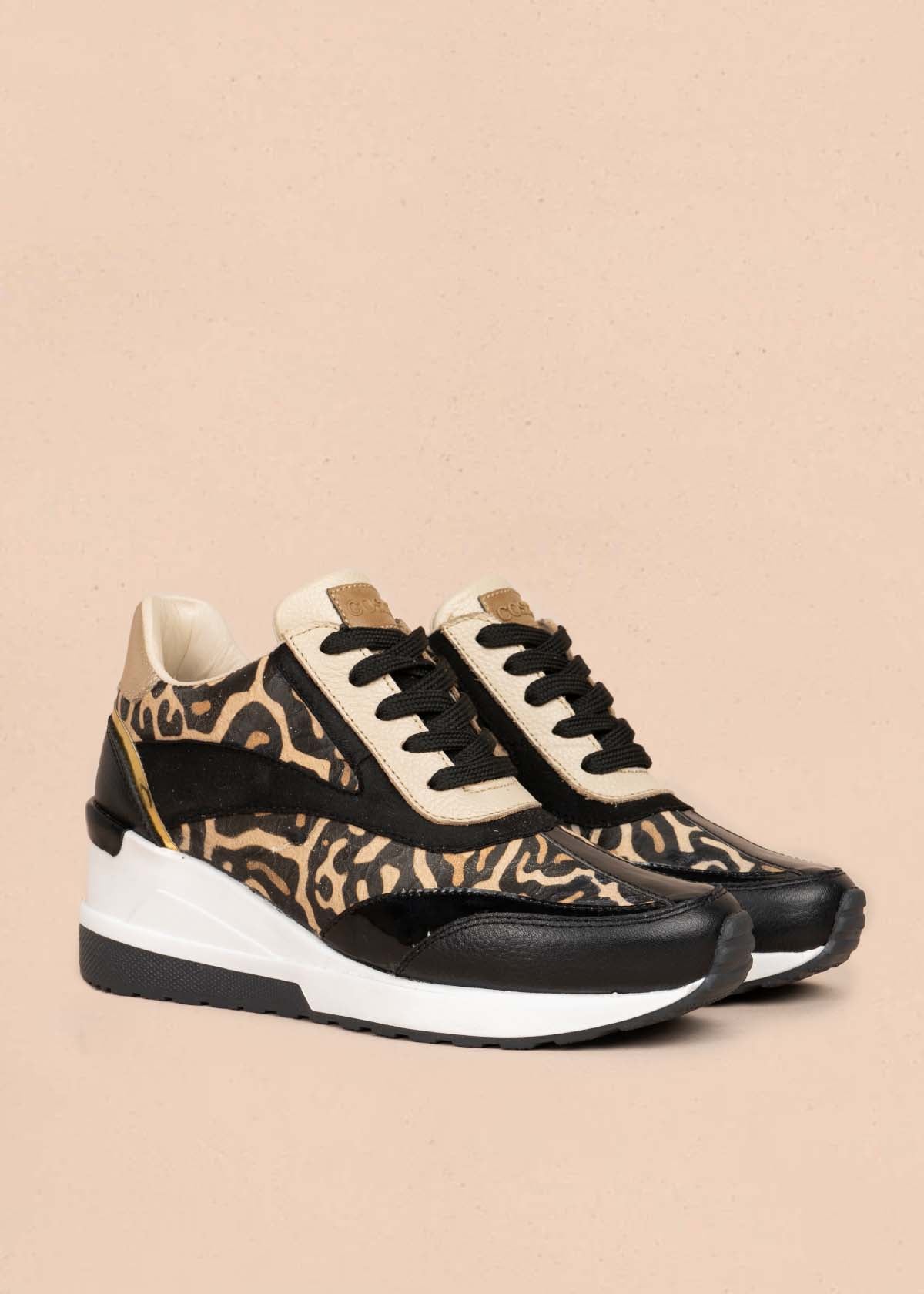 Deportivos en cuero color negro con folia animal print 105916