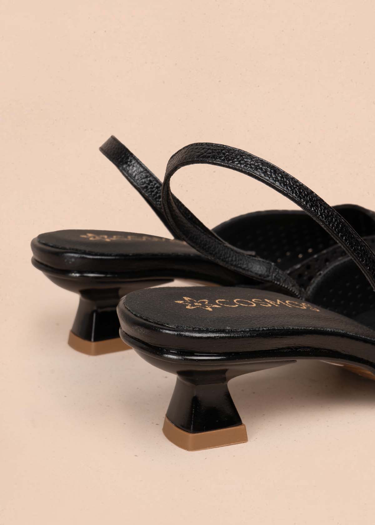 Tacones trabilla en cuero con folia color negro y tacón copa 105924