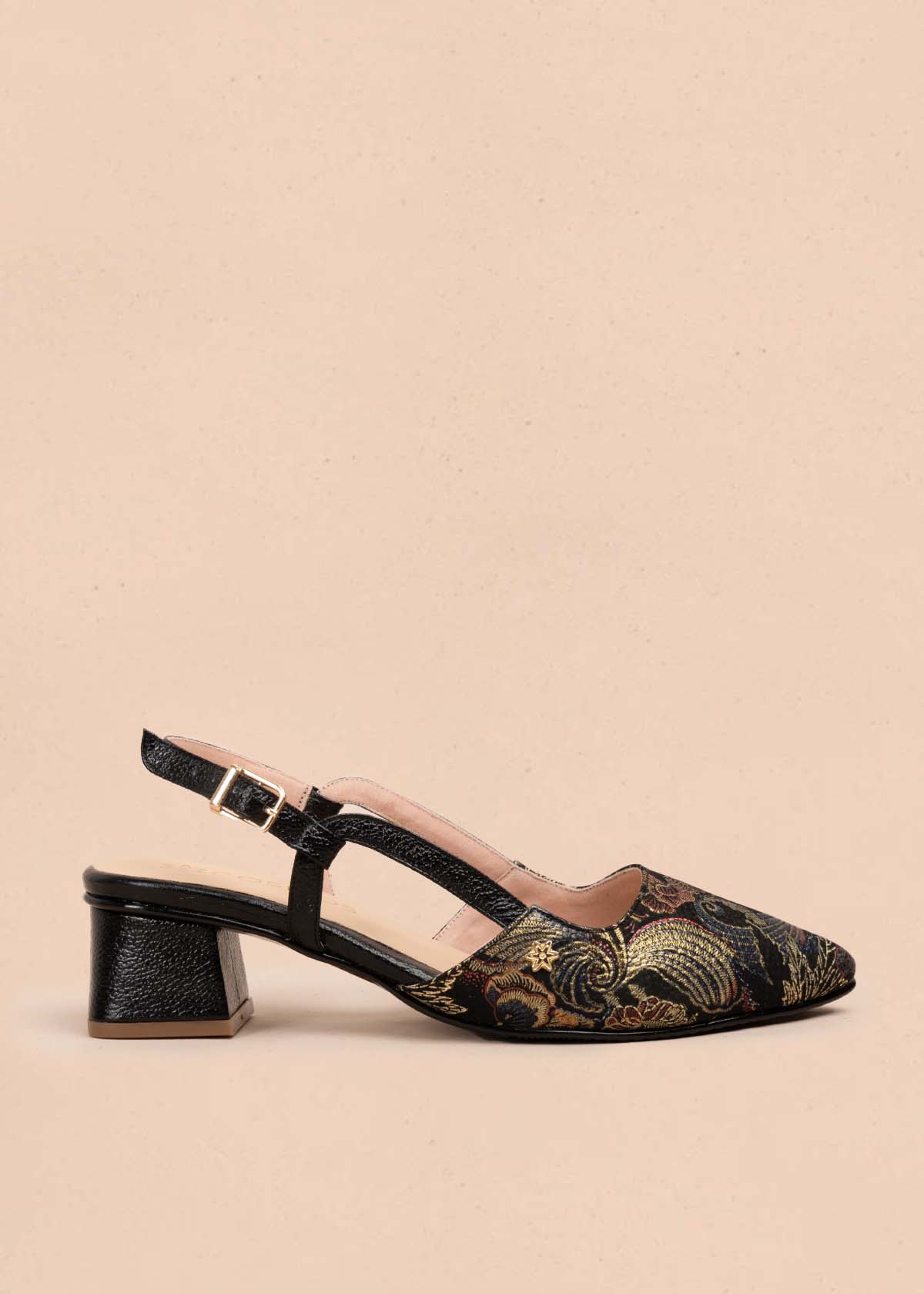 Trabilla en cuero negro con brocado ornamentado 105926