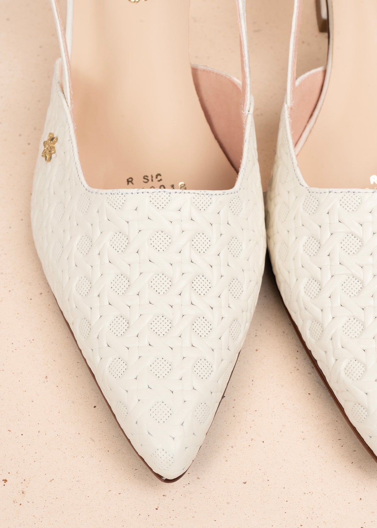 Tacones trabilla en cuero color blanco con tacón copa 105927
