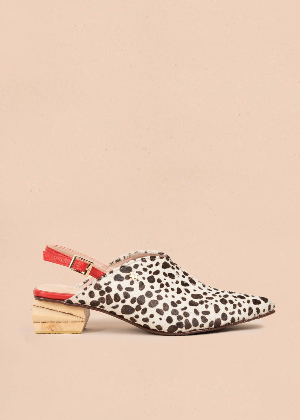 Trabilla en cuero color animal print con correa roja 105928