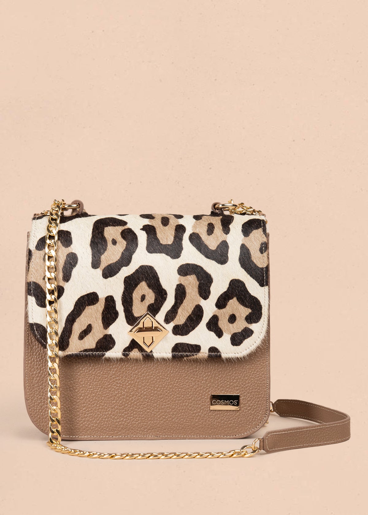 Bolso manos libres en cuero color café con estampado animal print y cadena dorada 105934