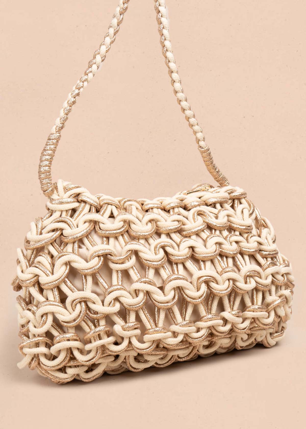 Bolso en tejido color beige con detalles dorados 105937