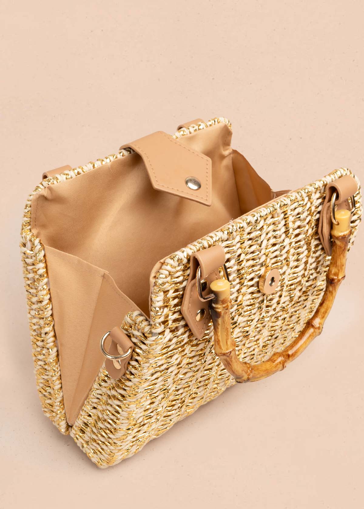 Bolso de mano tipo canasta con asa de bambú color beige 105940