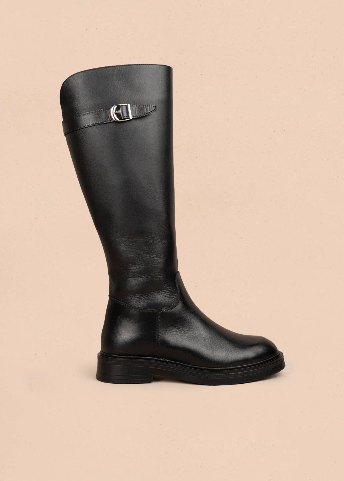 Bota en cuero color negro con diseño clásico y cierre lateral 105964