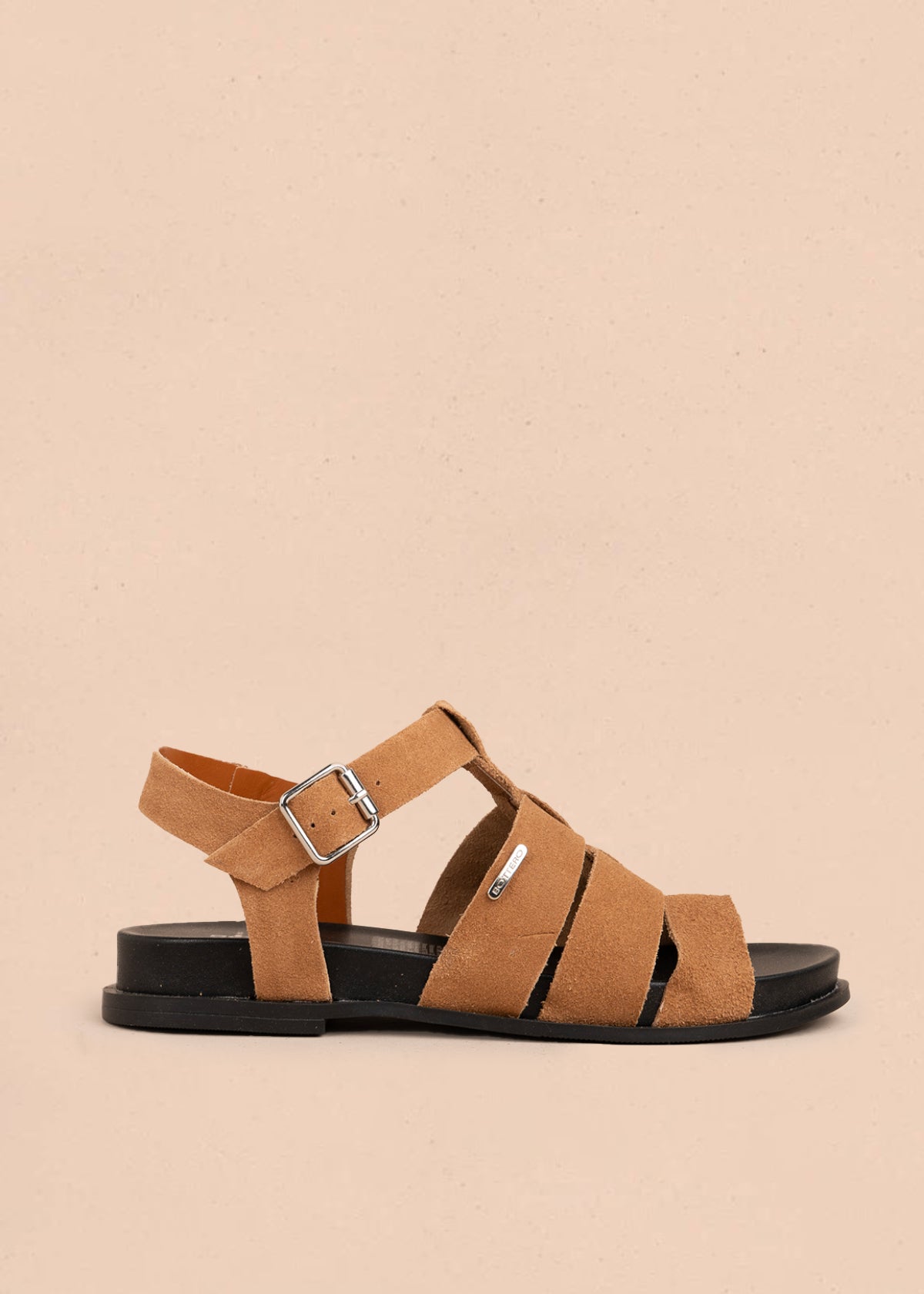 Sandalia plana en cuero color miel con tiras anchas 105980