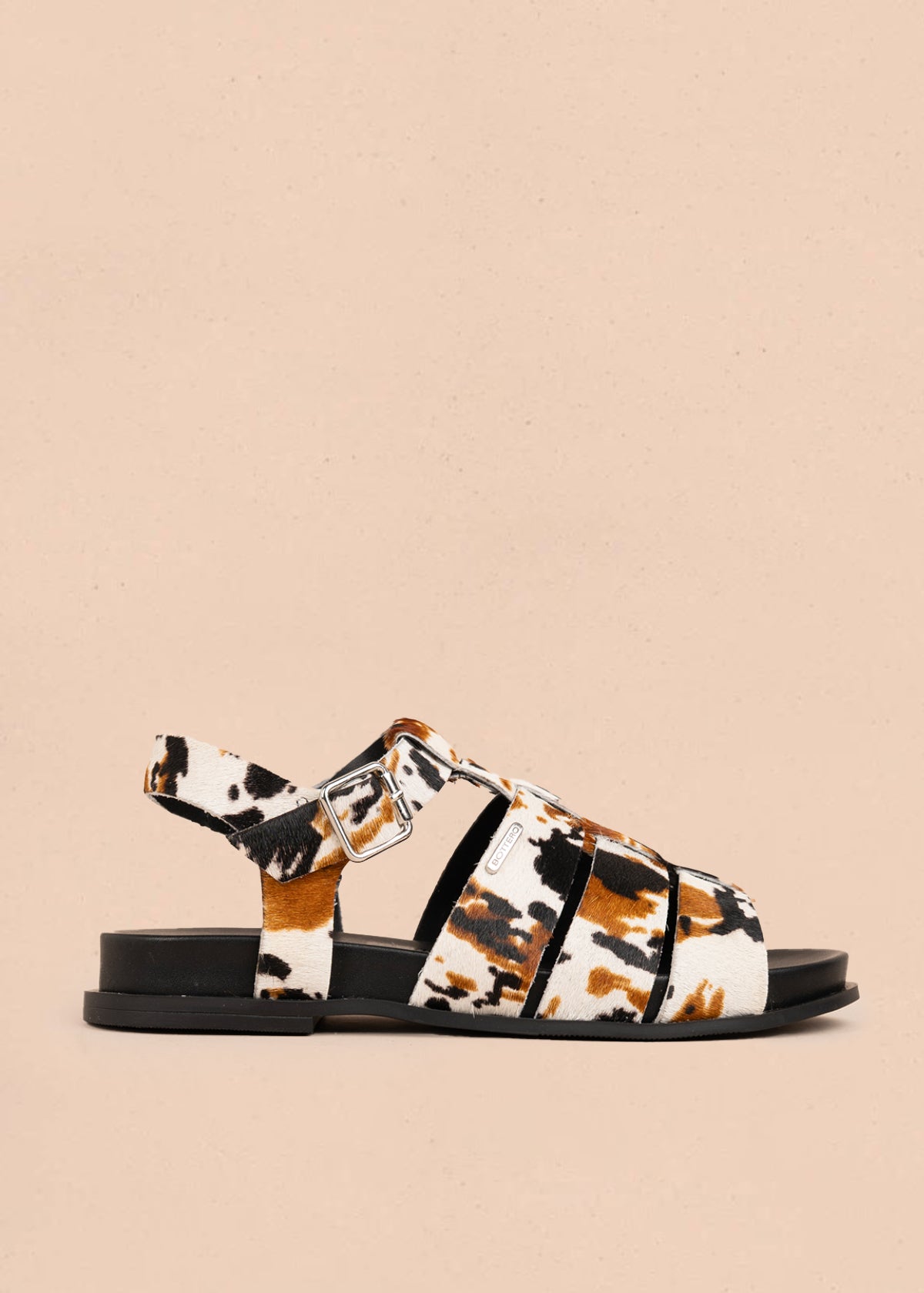 Sandalia plana en cuero color café con tiras anchas animal print 105981