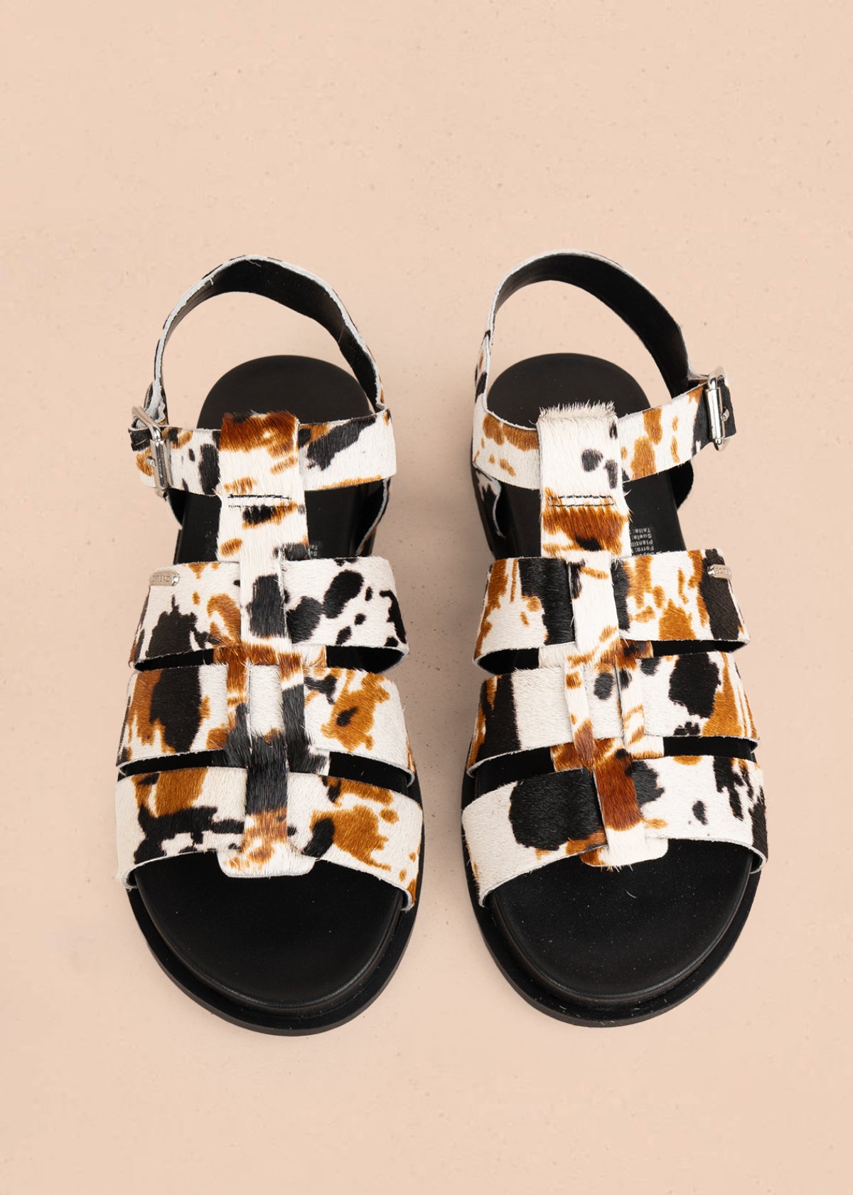 Sandalia plana en cuero color café con tiras anchas animal print 105981