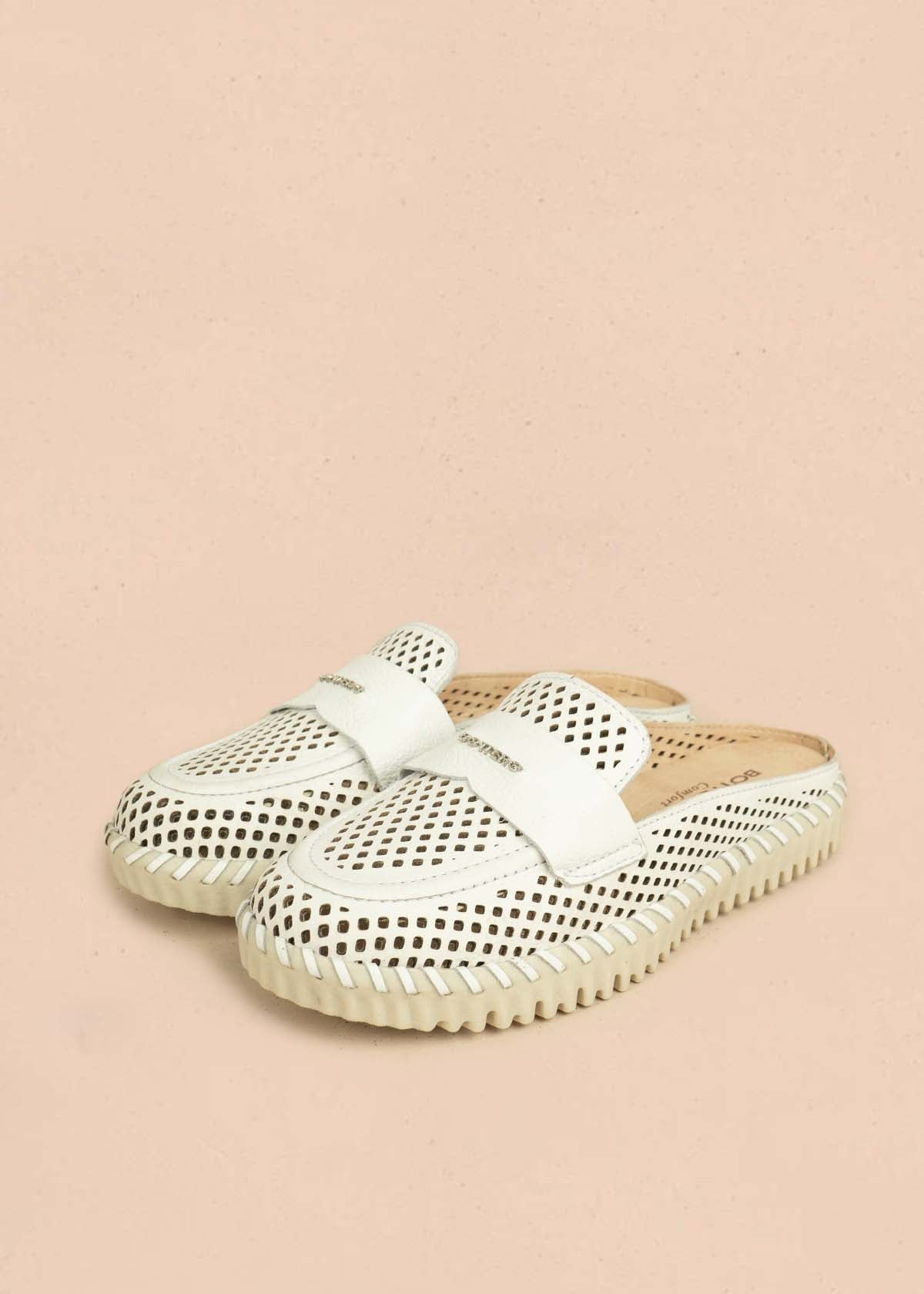 Zuecos en cuero color blanco con perforaciones 105994