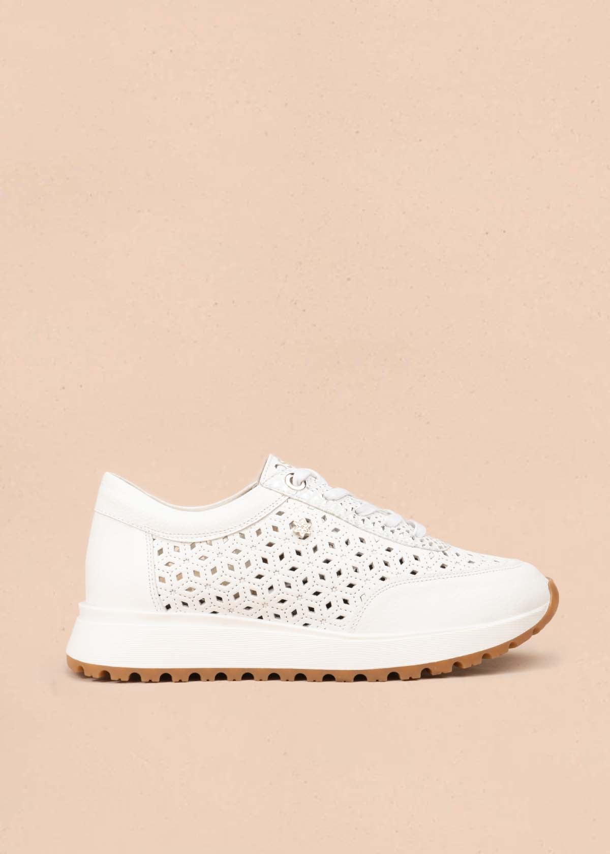 Deportivos en cuero color blanco con perforaciones 106019