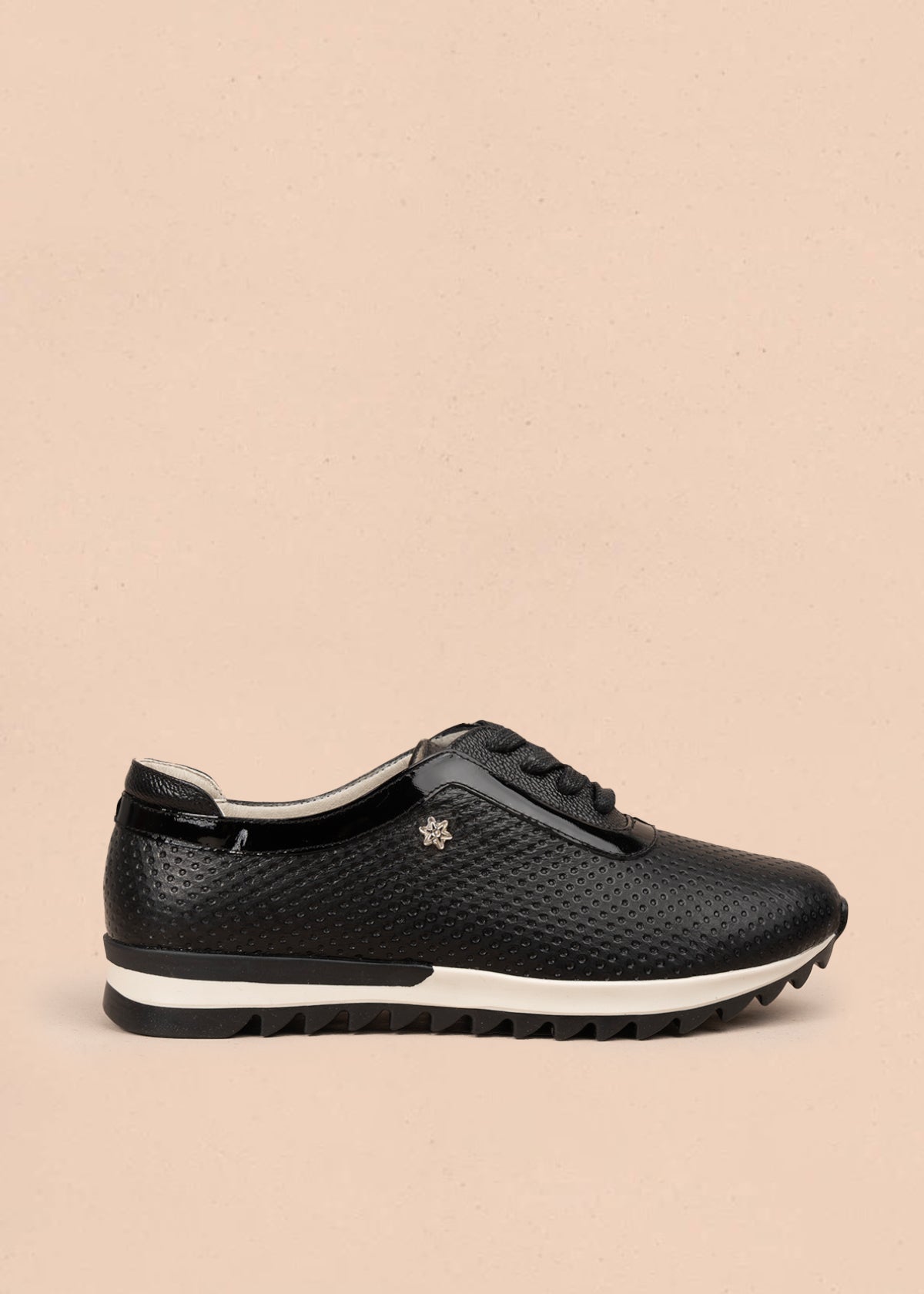 Deportivos casuales en cuero color negro 106021