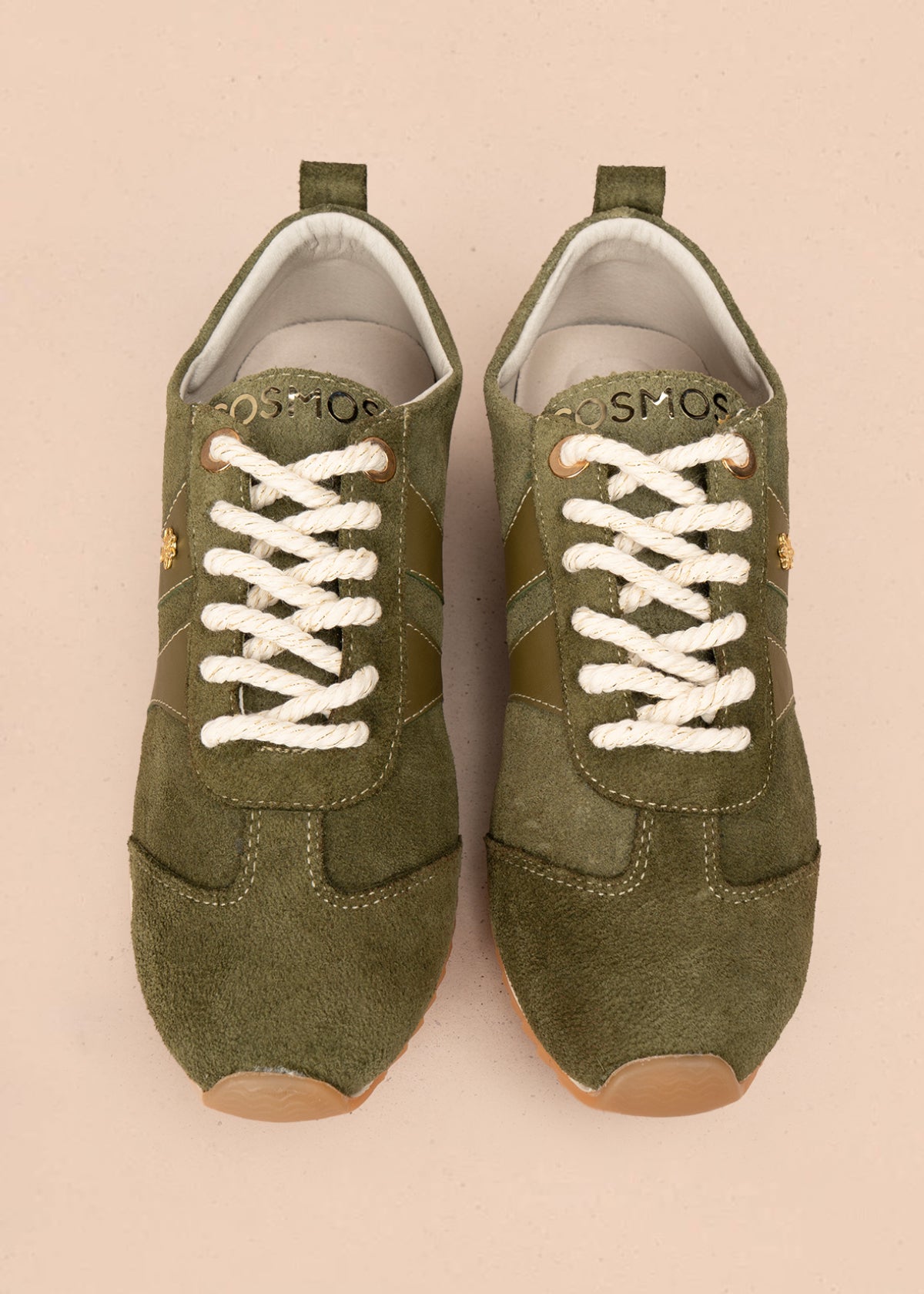 Deportivo en cuero color verde con franjas y gamuza 106029