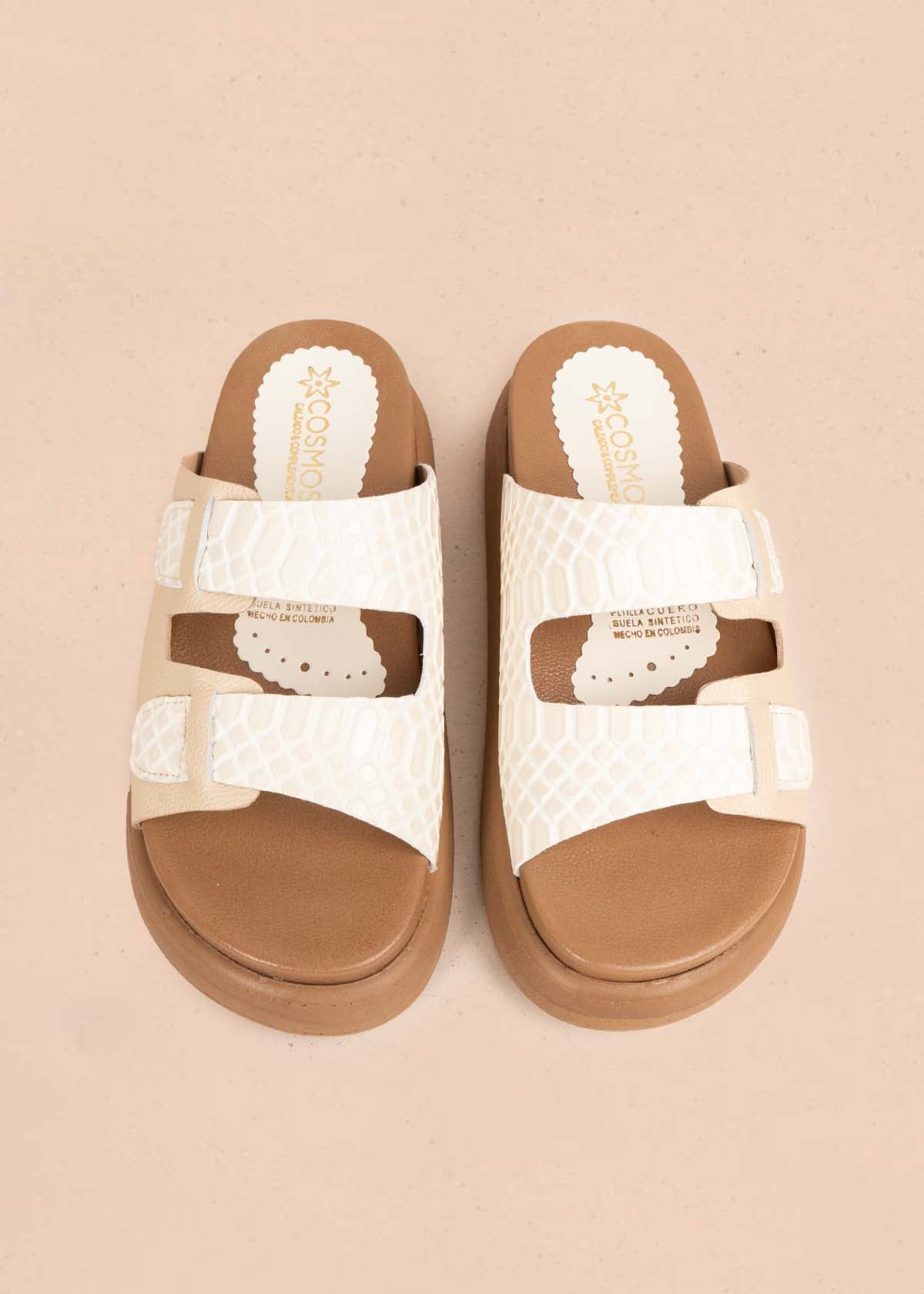 Sandalia en cuero plana color marfil 106037