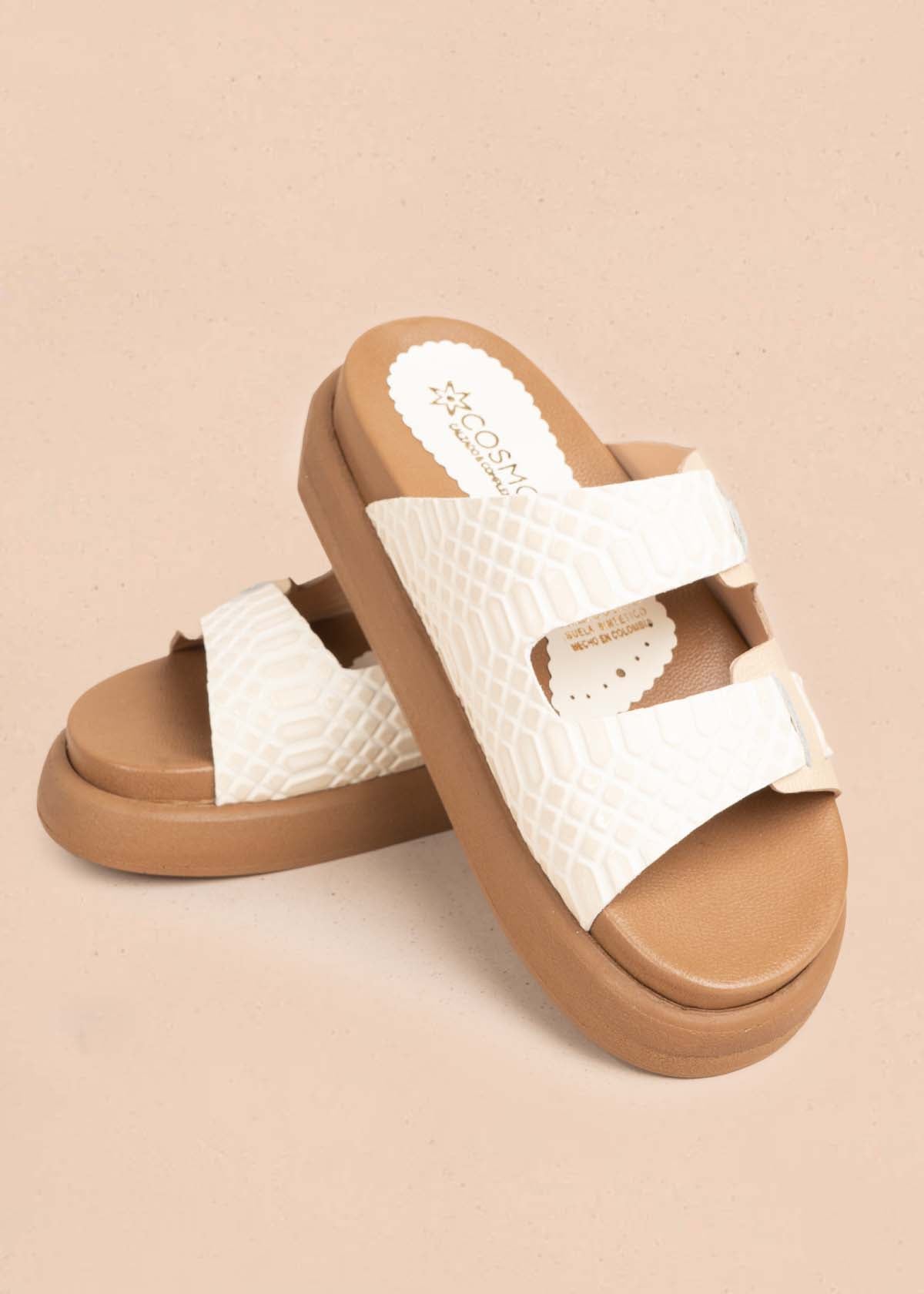 Sandalia en cuero plana color marfil 106037