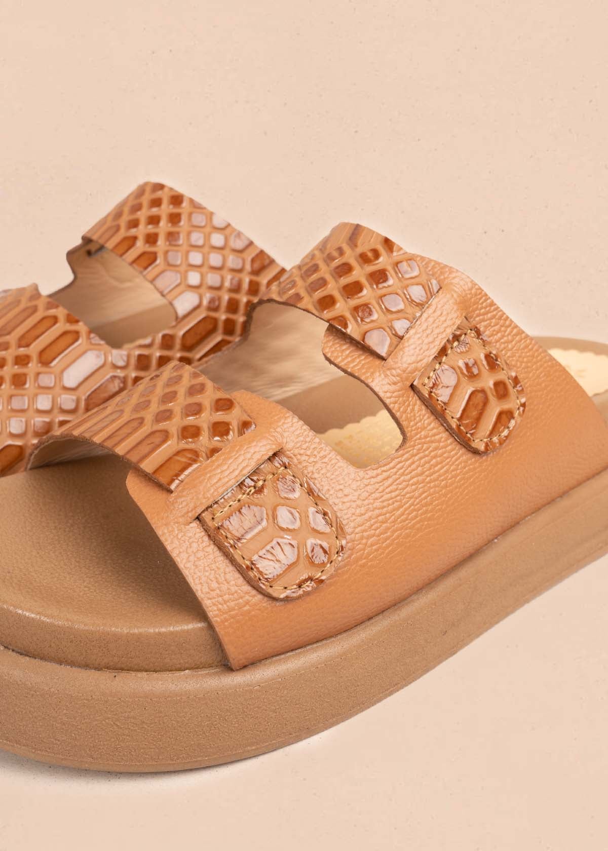 Sandalia en cuero plana color miel 106037