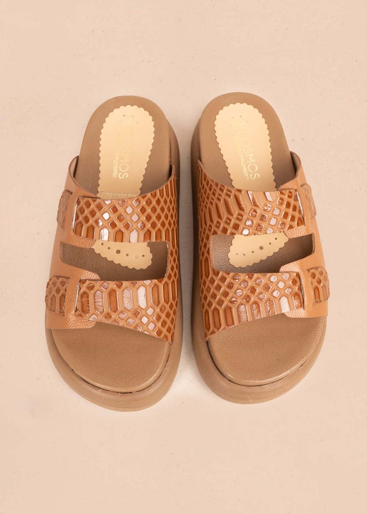 Sandalia en cuero plana color miel 106037