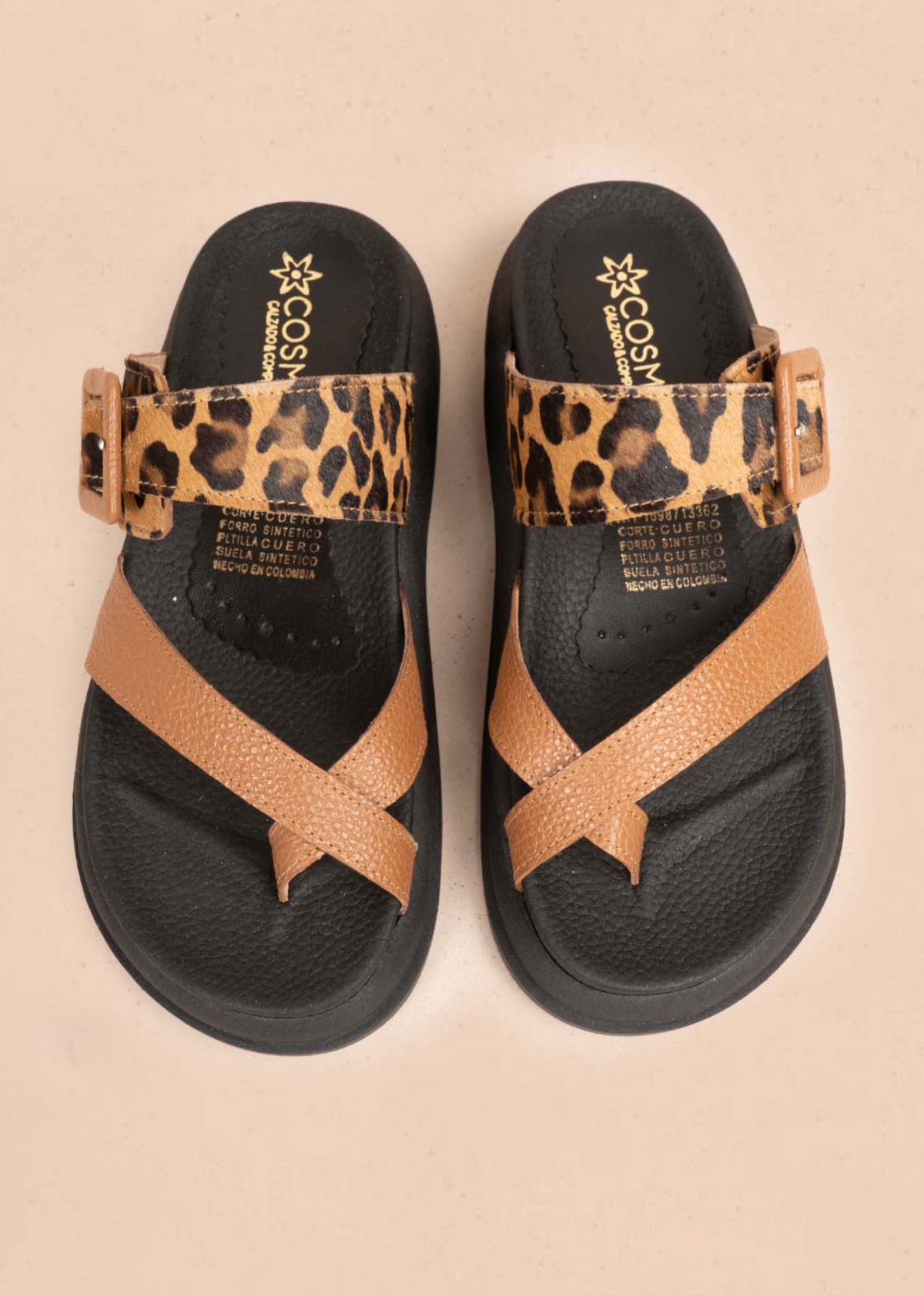 Sandalias en cuero color miel y cuero con pelo animal print 106039