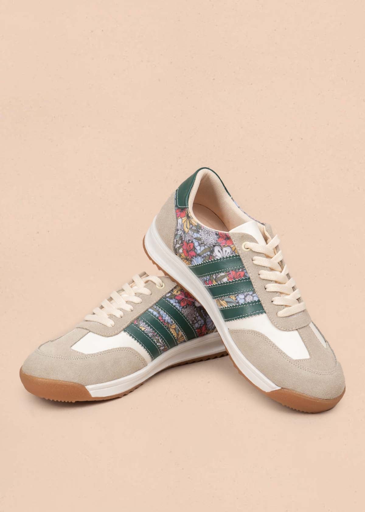 Deportivo en cuero color multicolor con diseño floral y rayas verdes 106040