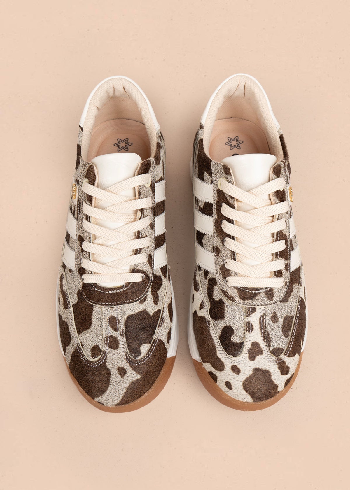 Tenis casuales en cuero color café con cuero animal print 106042