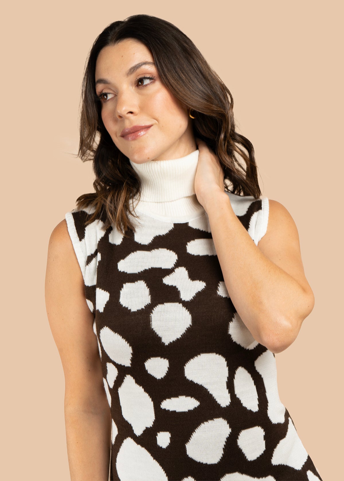 Vestido largo color café con tejido de manchas 106058