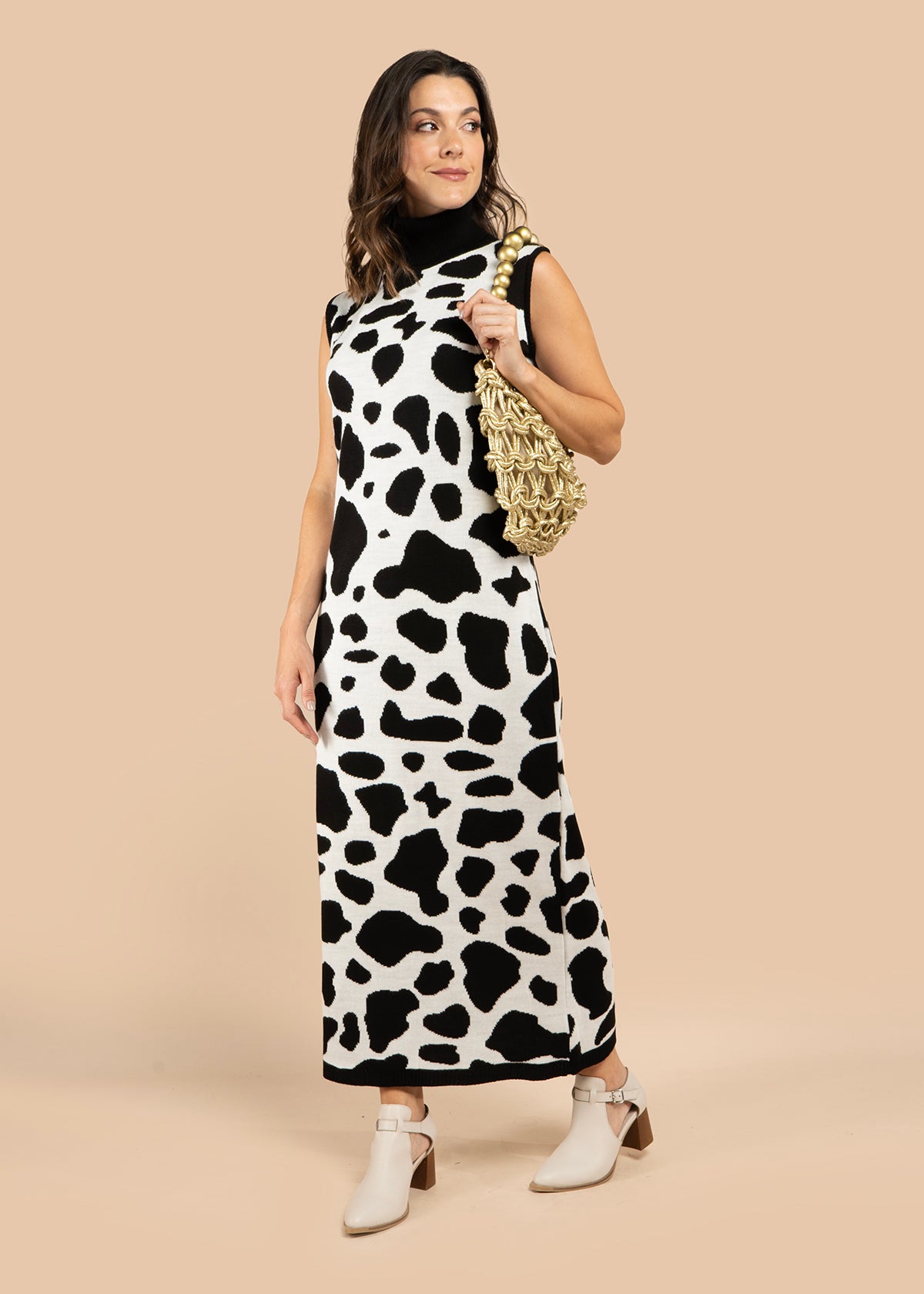 Vestido largo color negro con tejido de manchas 106058
