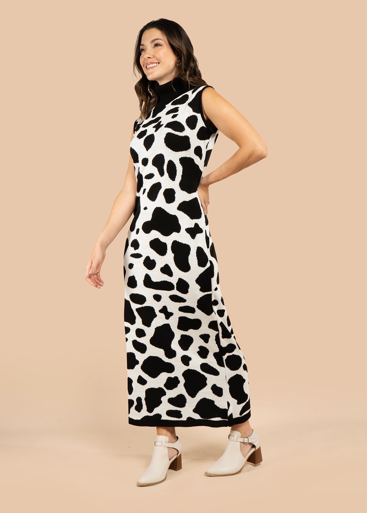 Vestido largo color negro con tejido de manchas 106058
