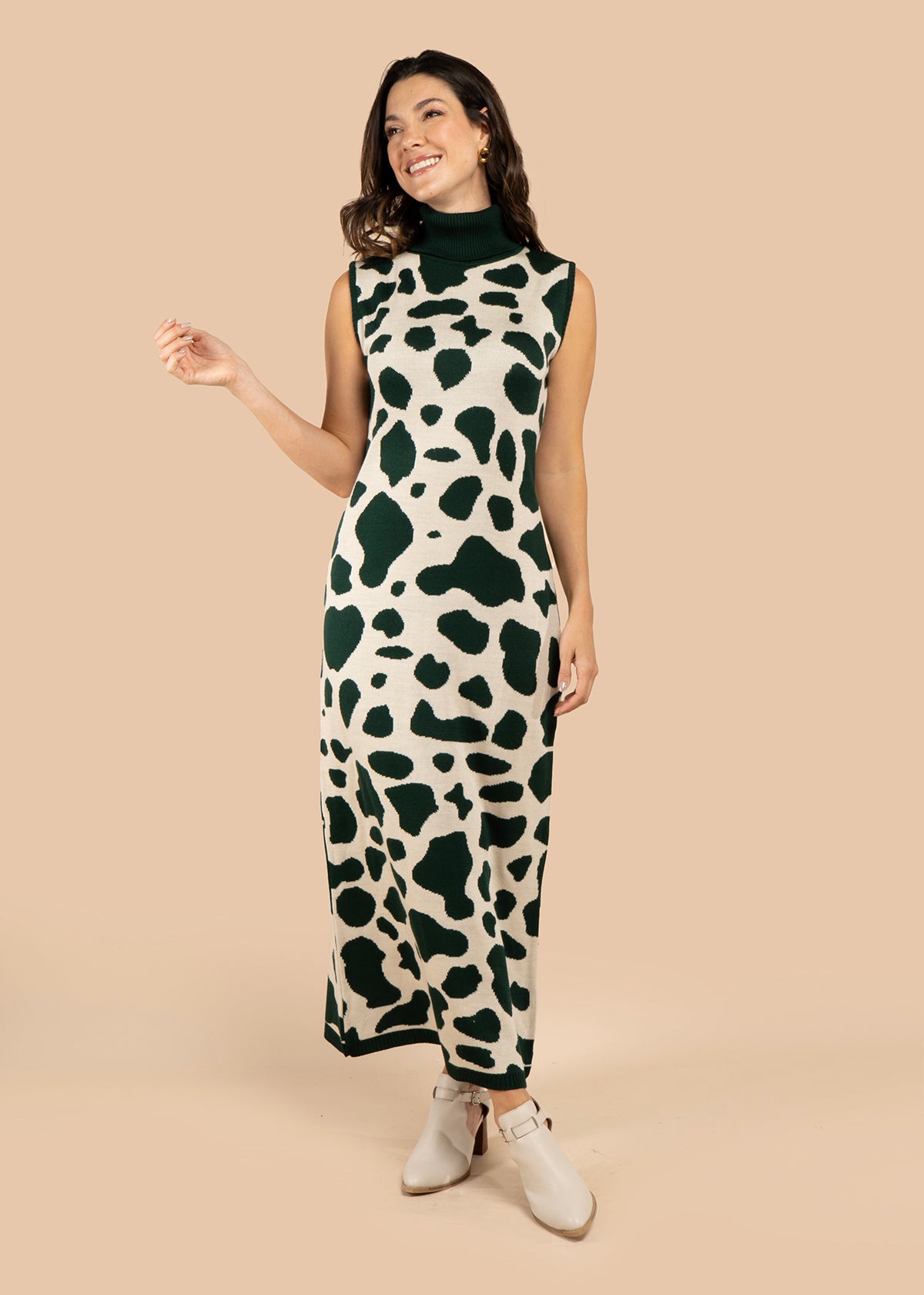 Vestido largo color verde con tejido de manchas 106058
