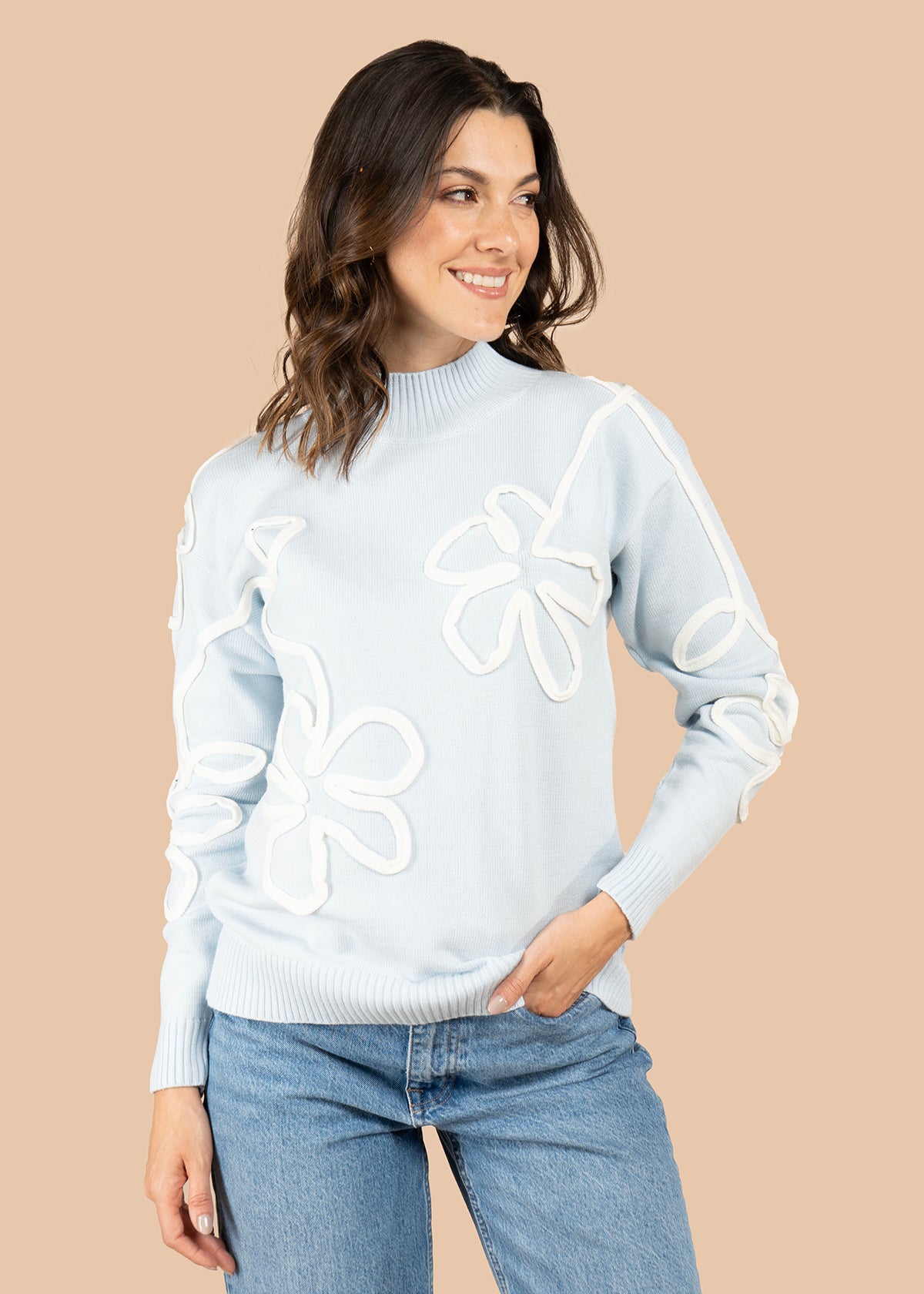 Buzo color azul claro con flores bordadas 106060