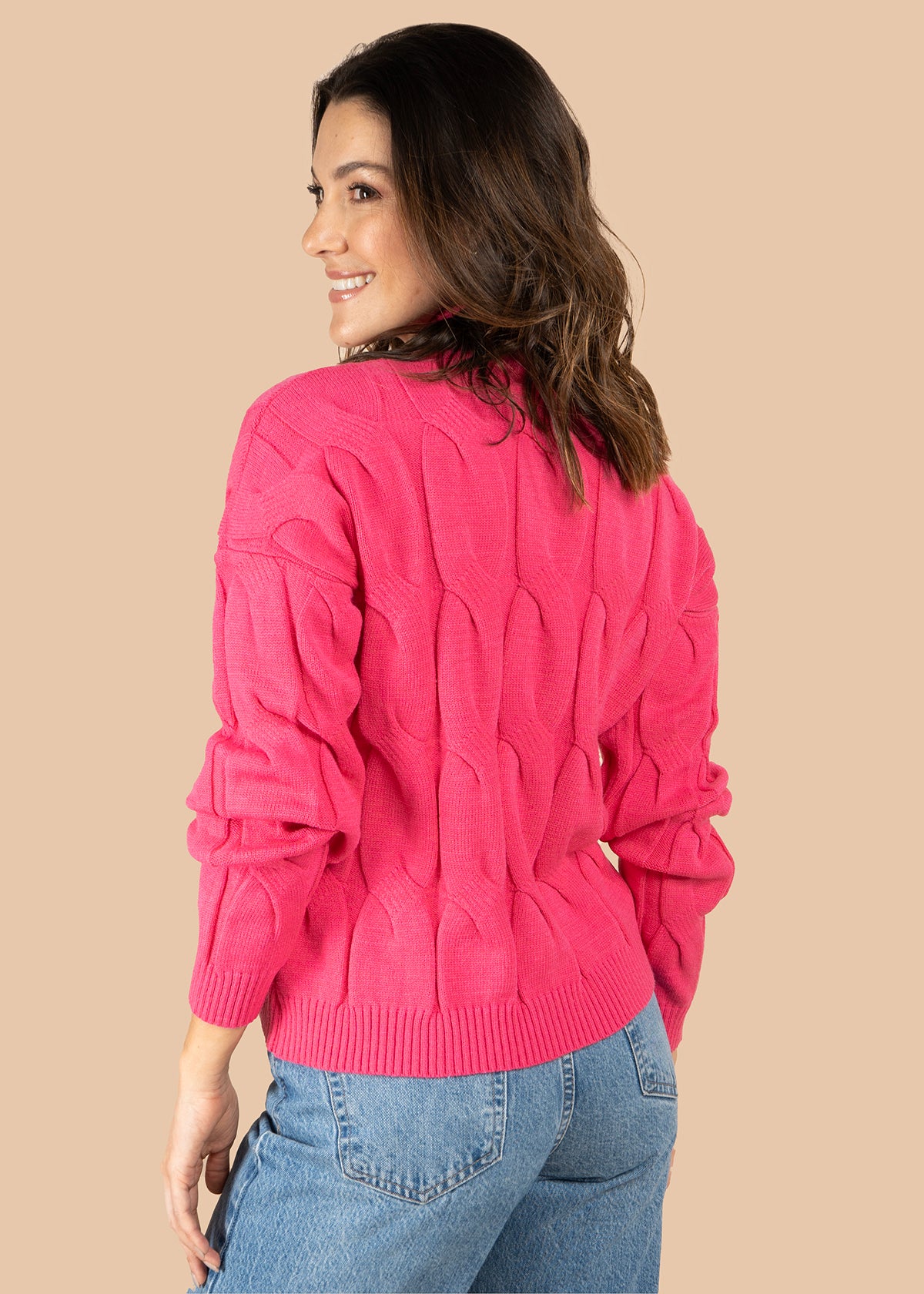 Buzo color fucsia con tejido trenzado 106068