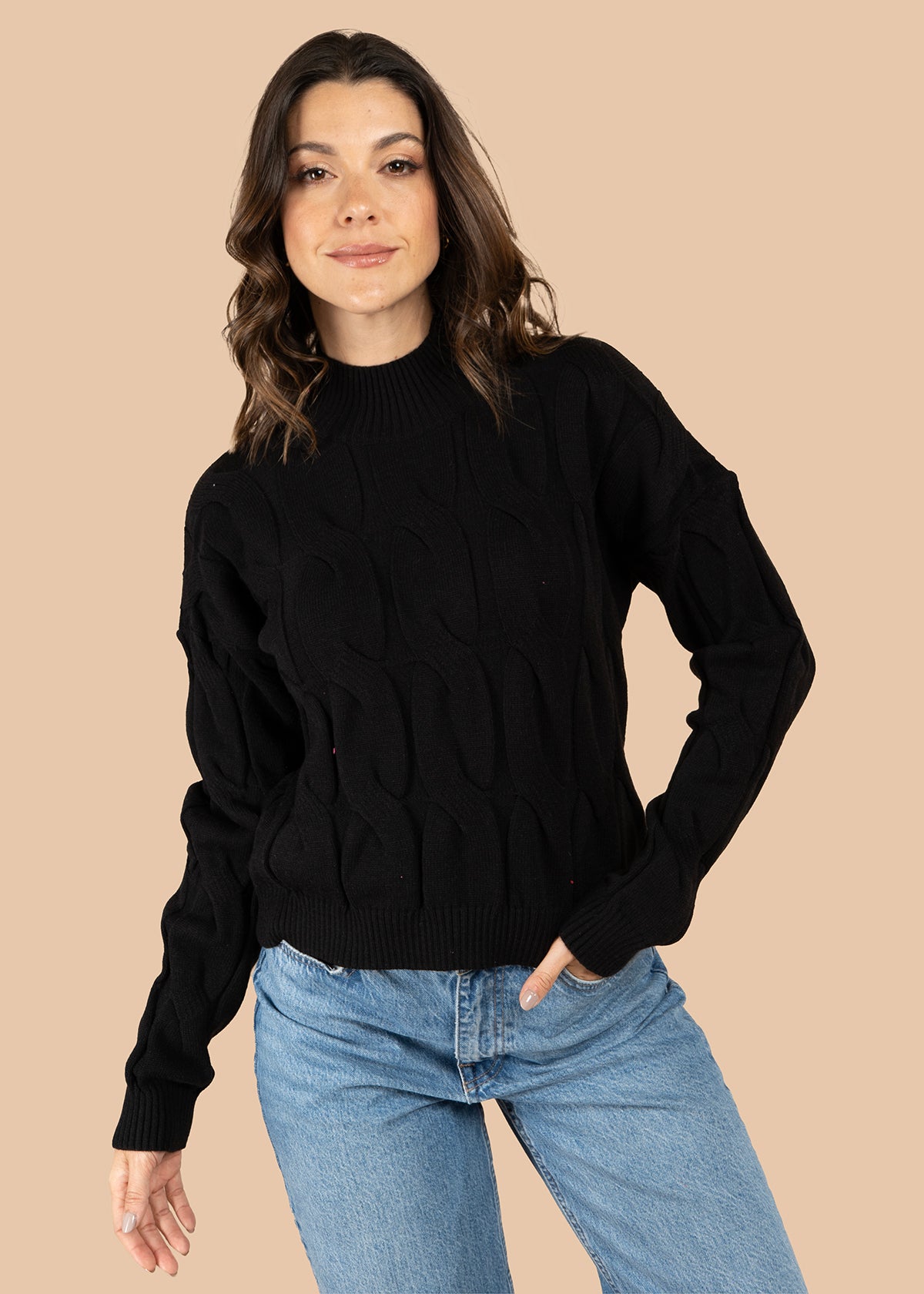 Buzo color negro con tejido trenzado 106068