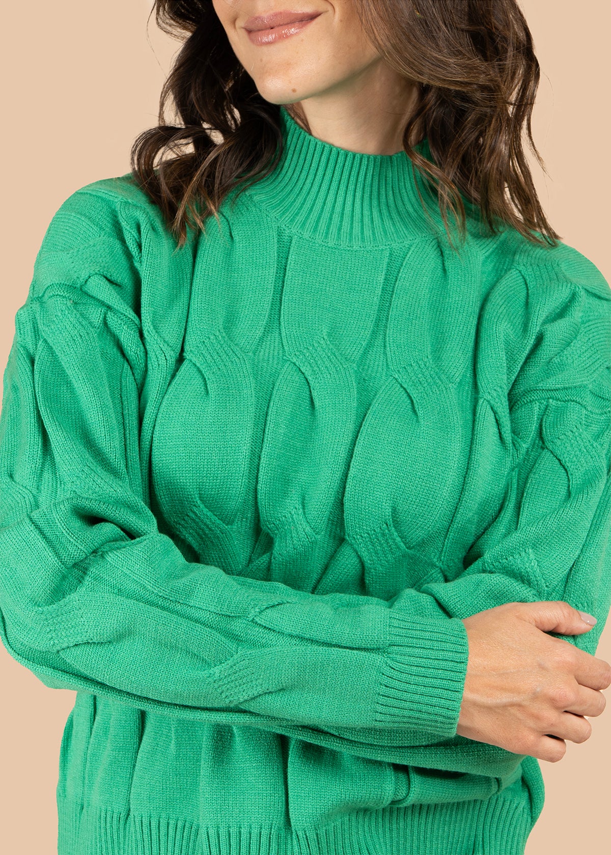 Buzo color verde con tejido trenzado 106068