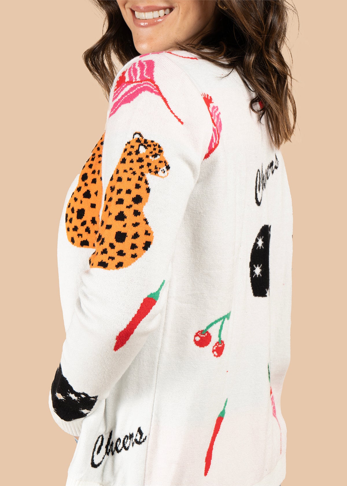 Saco color marfil con tejido de leopardos y elementos decorativos 106077