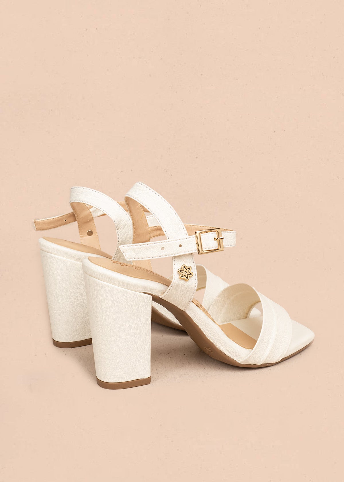 Sandalias altas color talco 106090