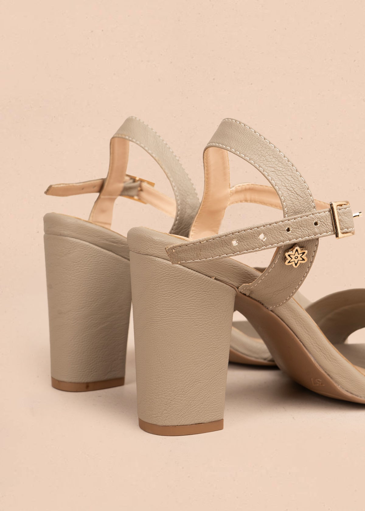 Sandalias altas color taupe 106090