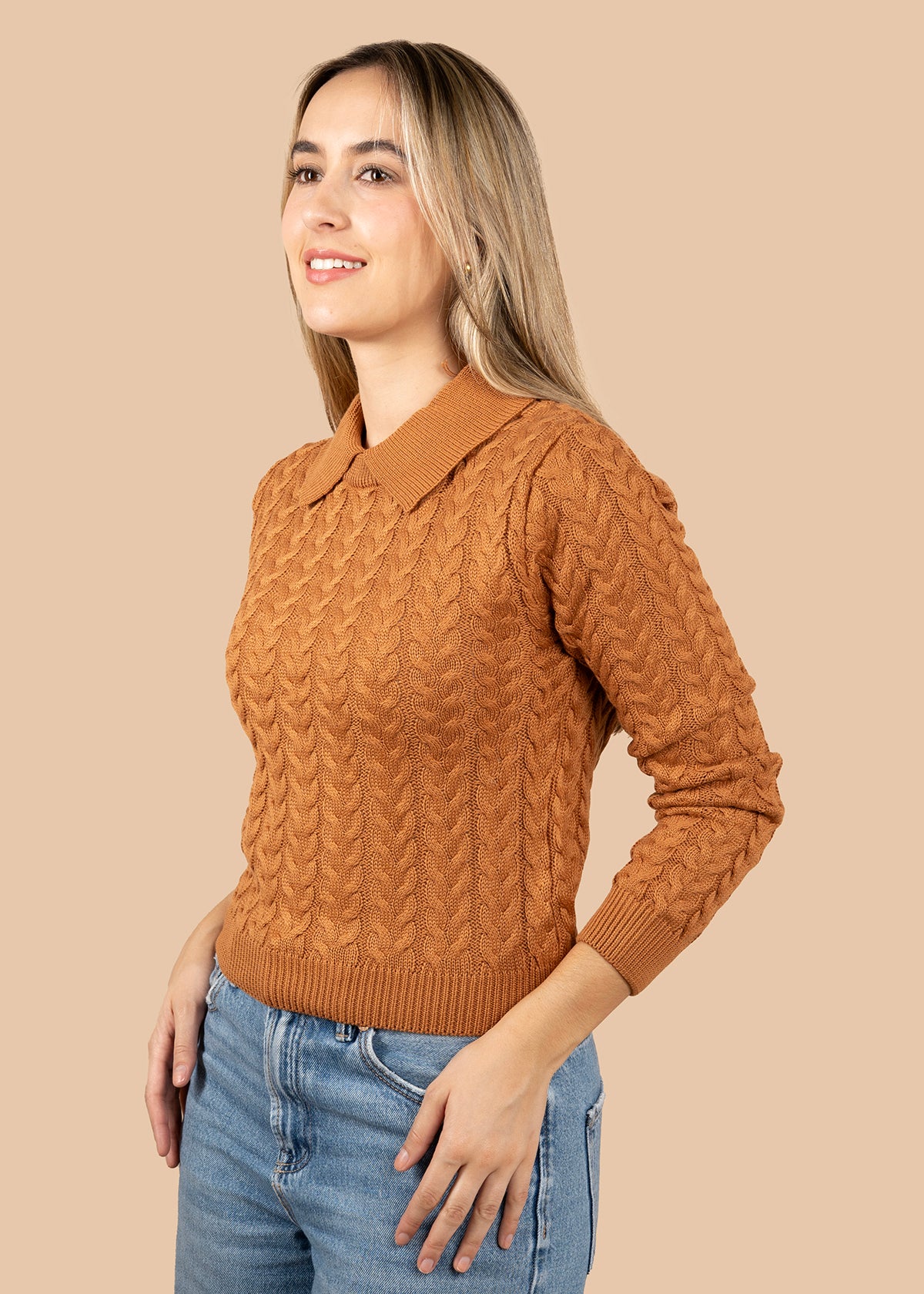 Camibuso tejido color camel con textura y cuello 106098