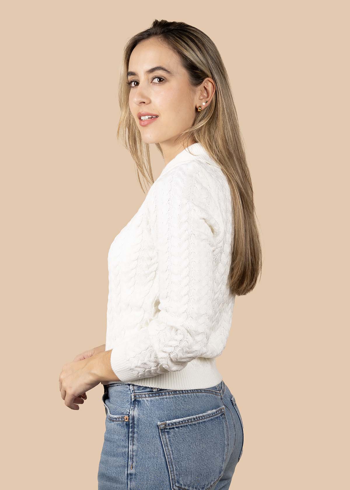 Camibuso tejido color marfil con textura y cuello 106098