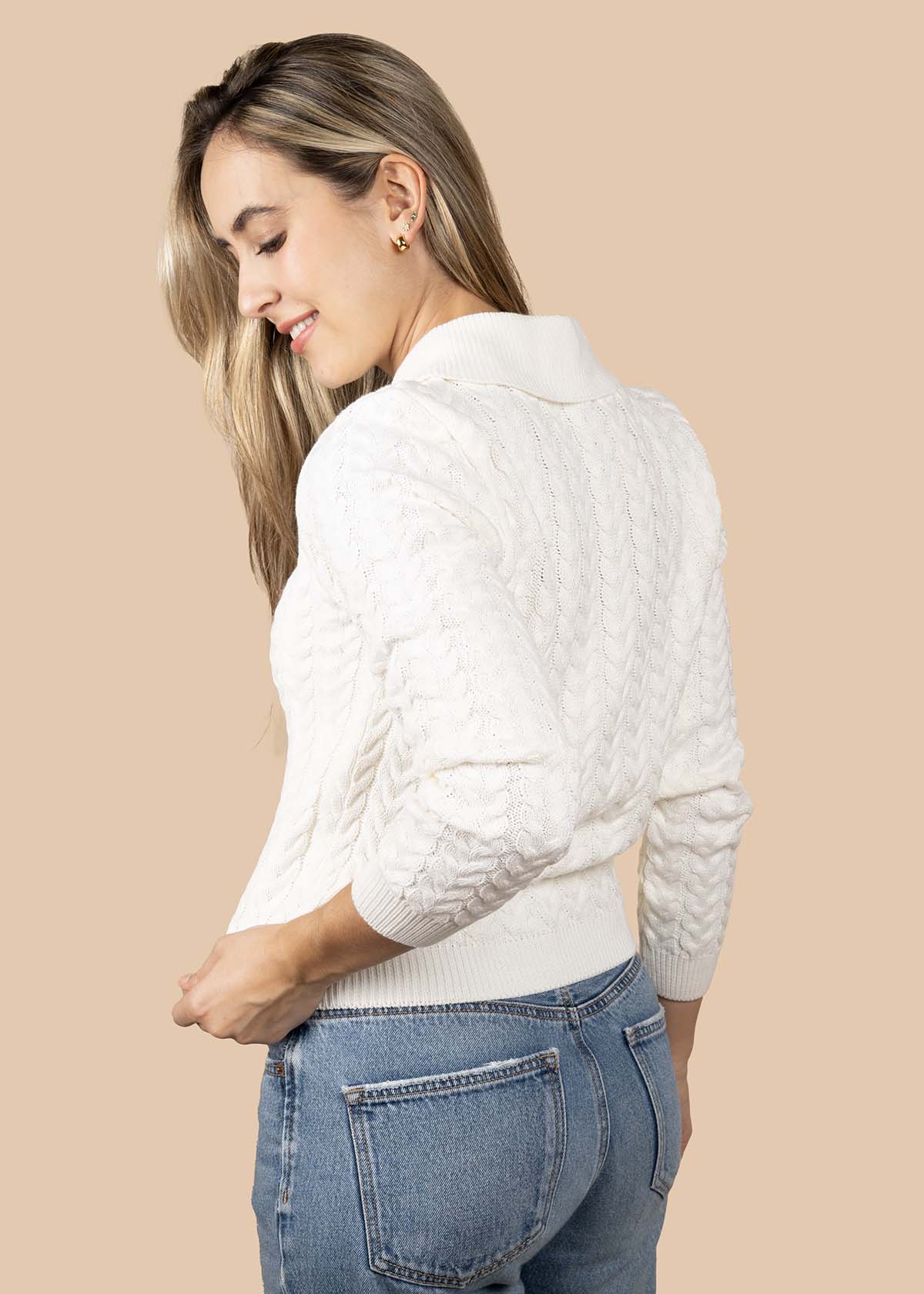 Camibuso tejido color marfil con textura y cuello 106098