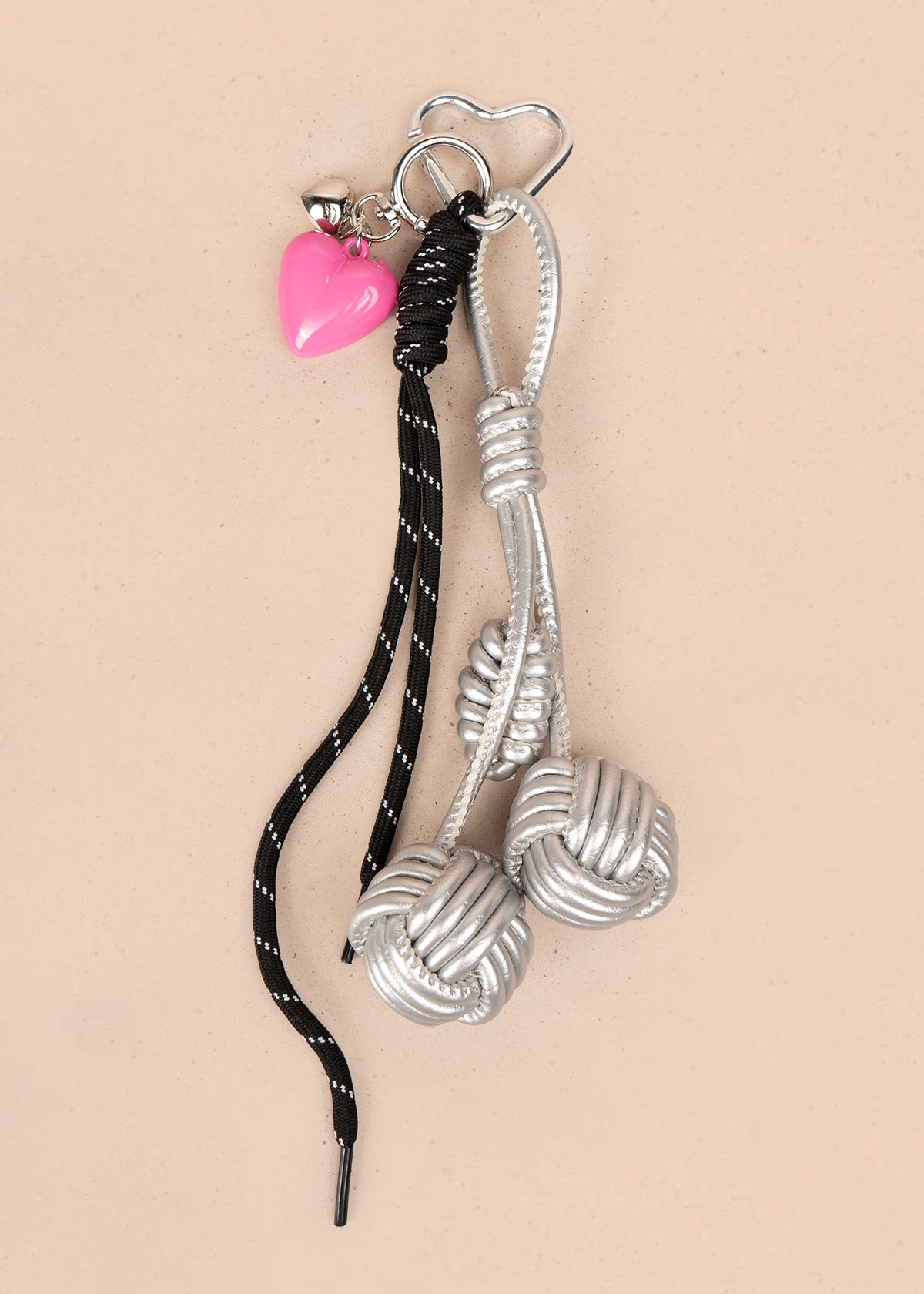 Llavero con colgante rosa y nudos decorativos color multicolor 106125