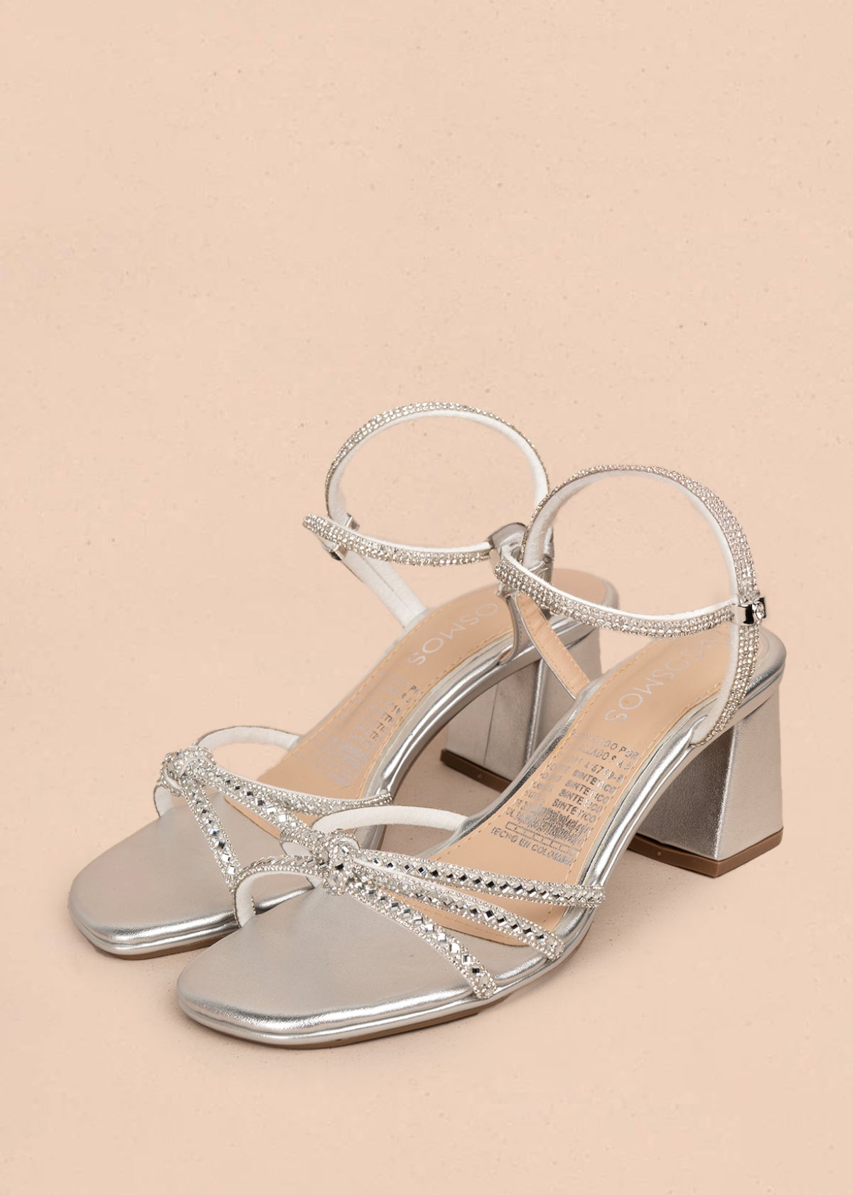 Sandalia color plata con pedrería decorativa y correa al tobillo 106144