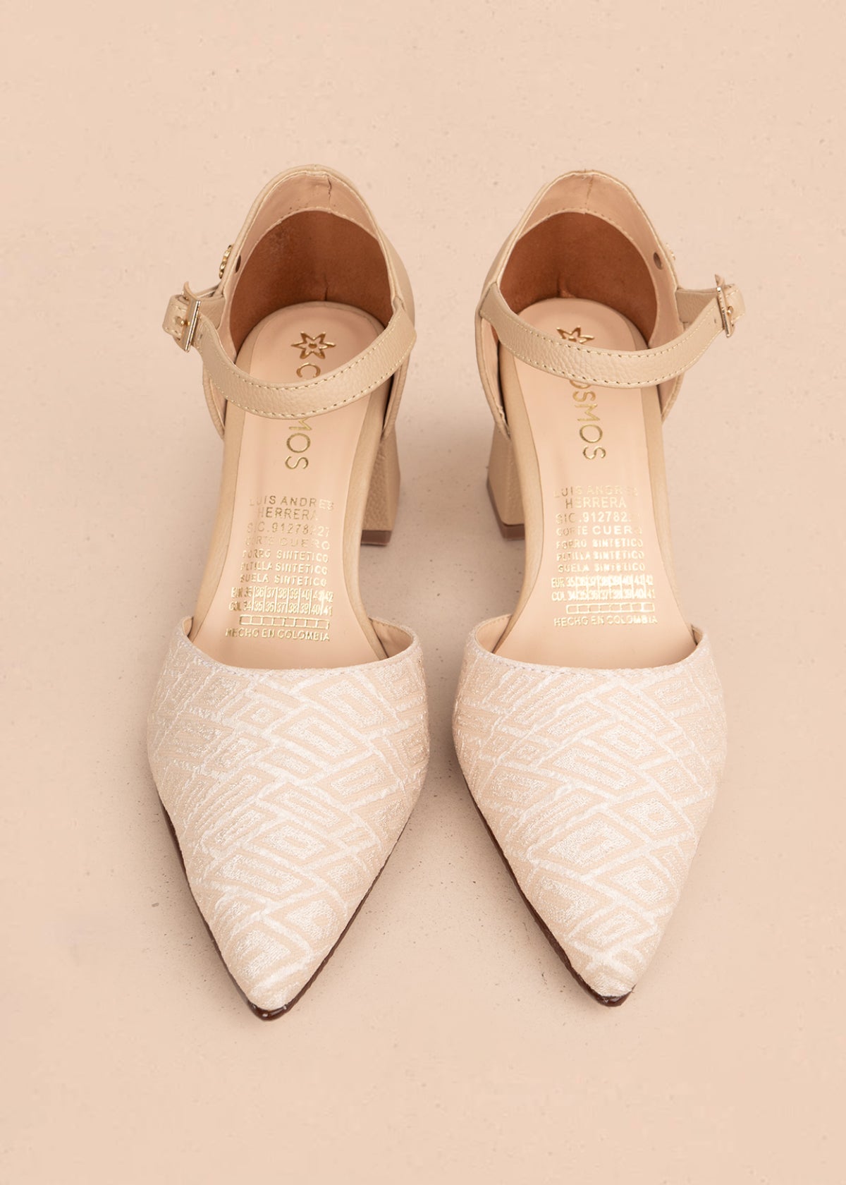 Tacones trabilla en cuero color beige con texturizado 106147