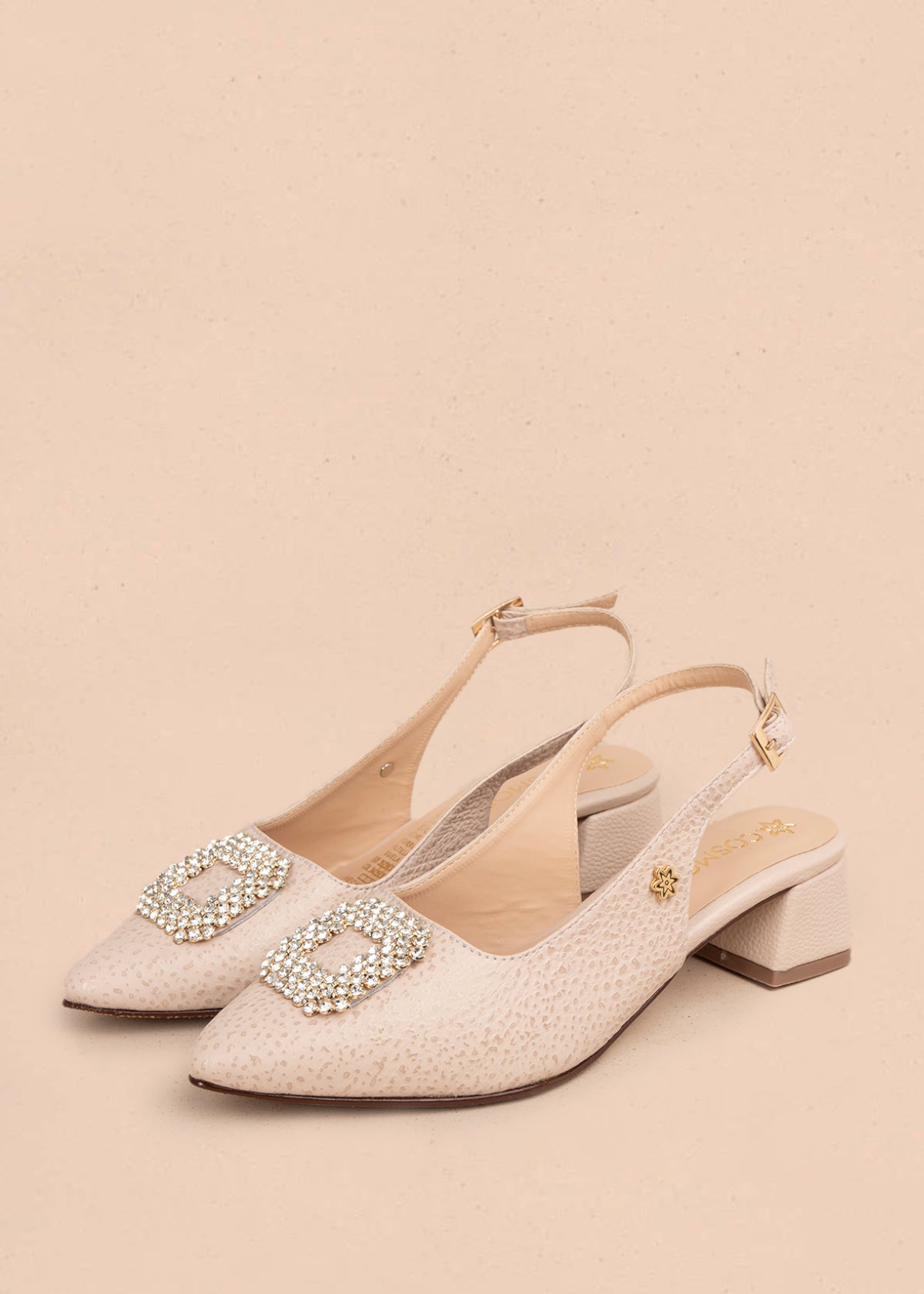 Tacones trabilla en cuero color nude con aplique de pedrería 106149