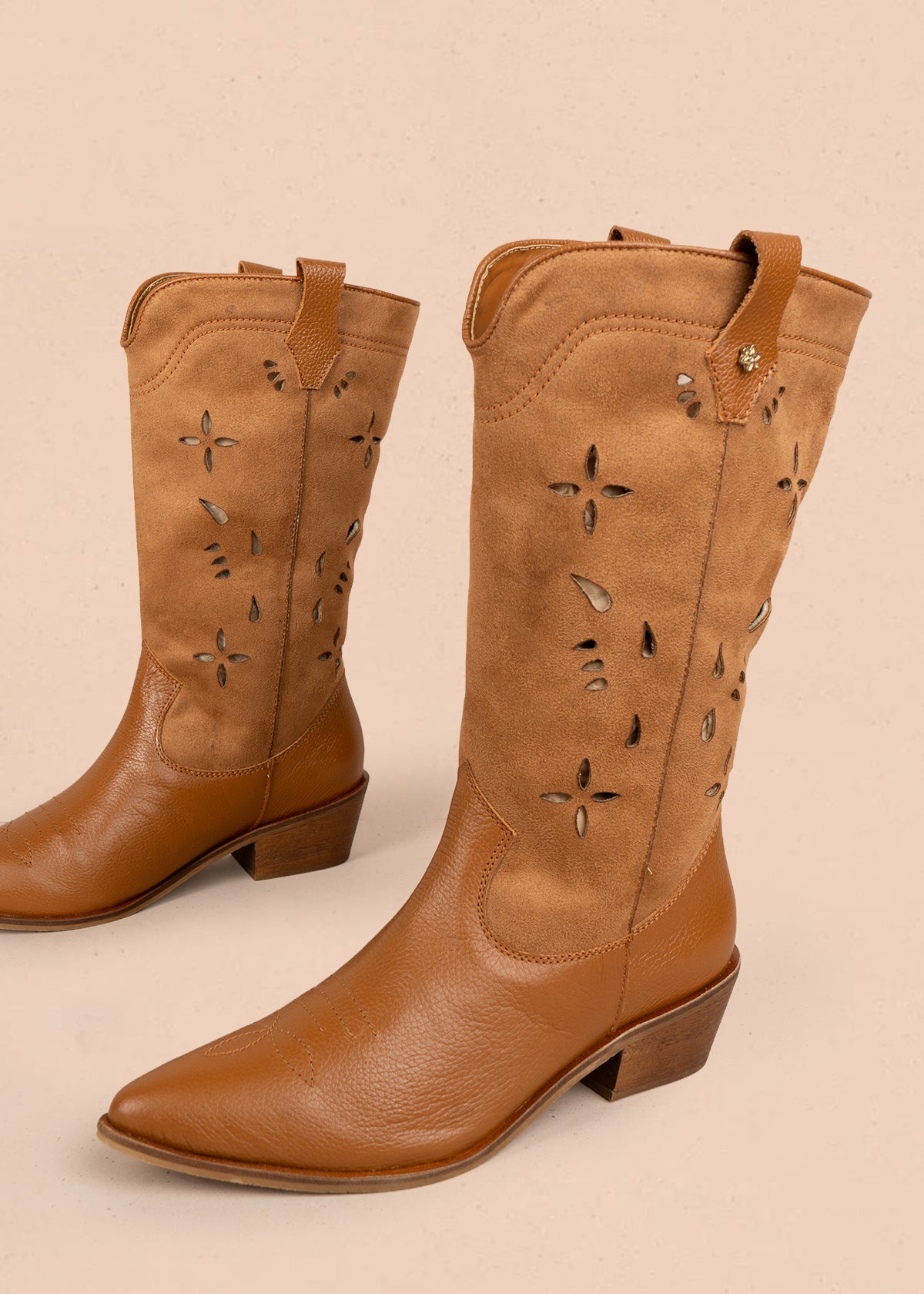 Botas texanas en cuero color miel caña en textil y perforaciones 106166